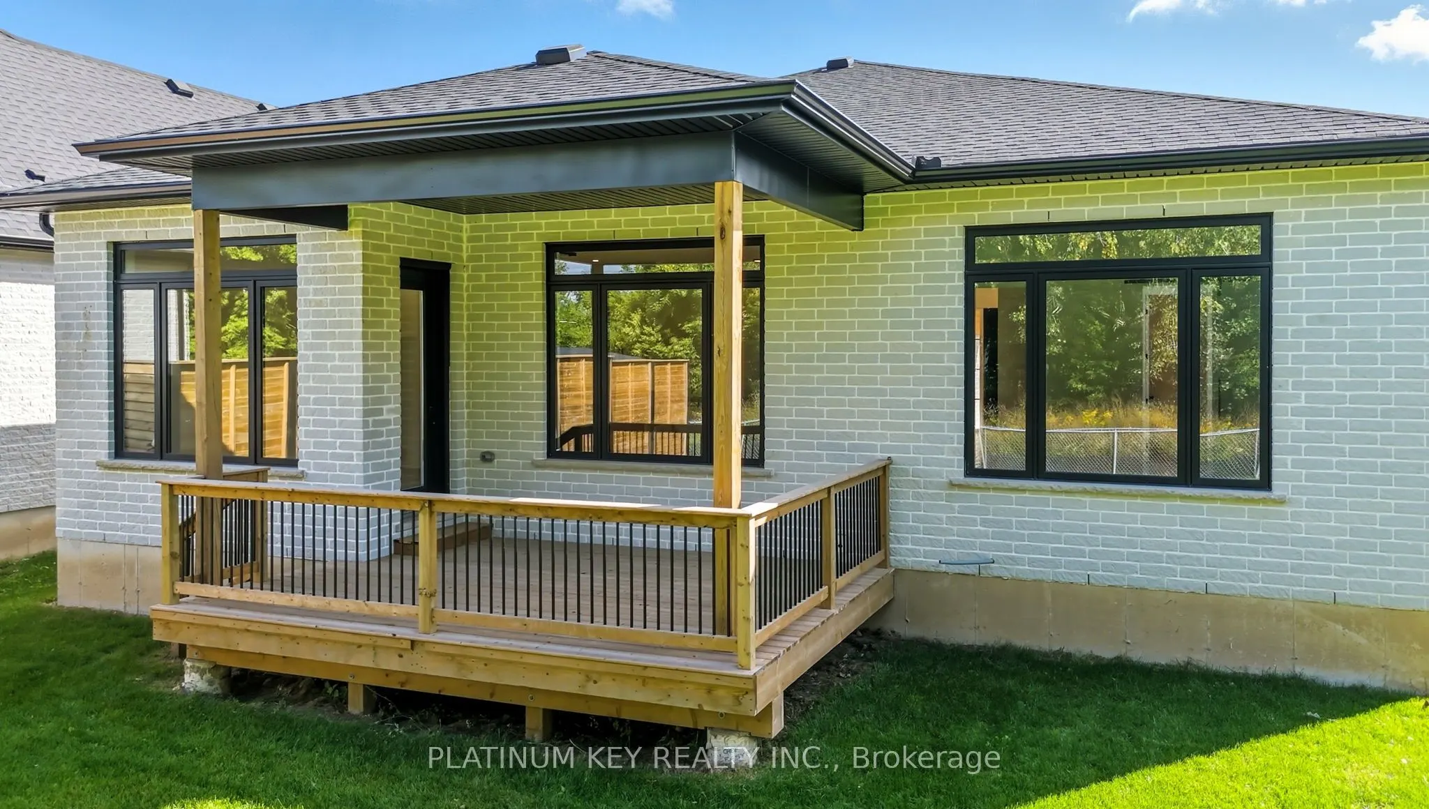 32 BRISCOE Crescent