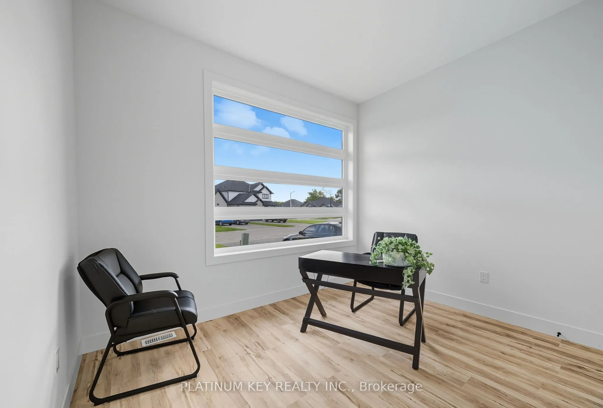 32 BRISCOE Crescent
