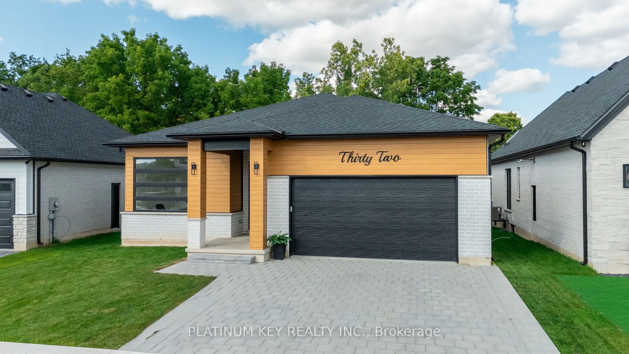 32 BRISCOE Crescent