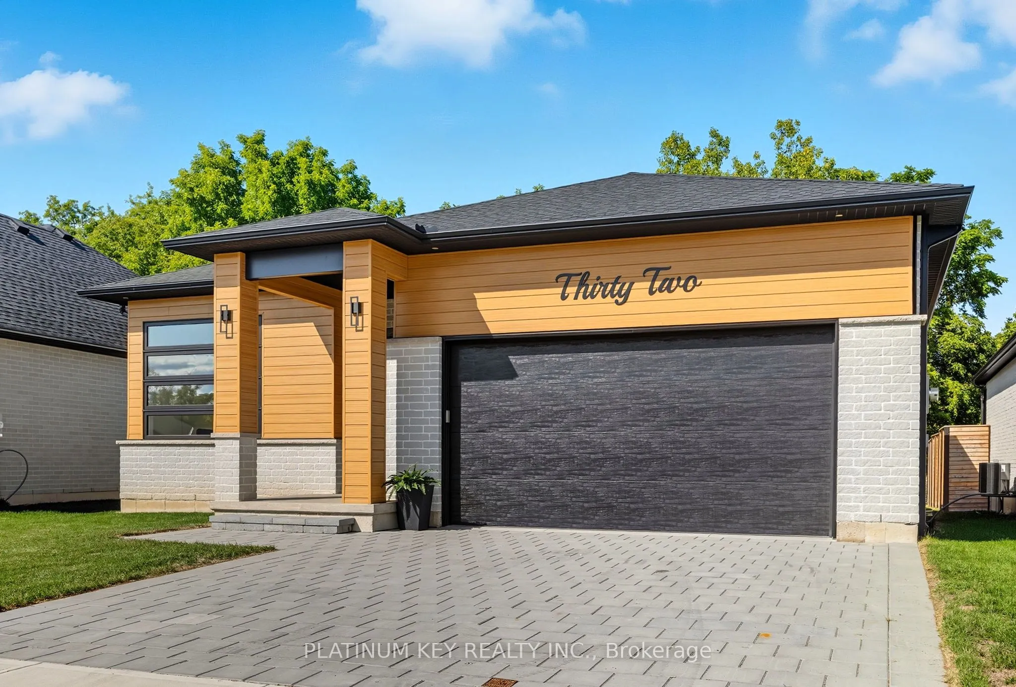 32 BRISCOE Crescent