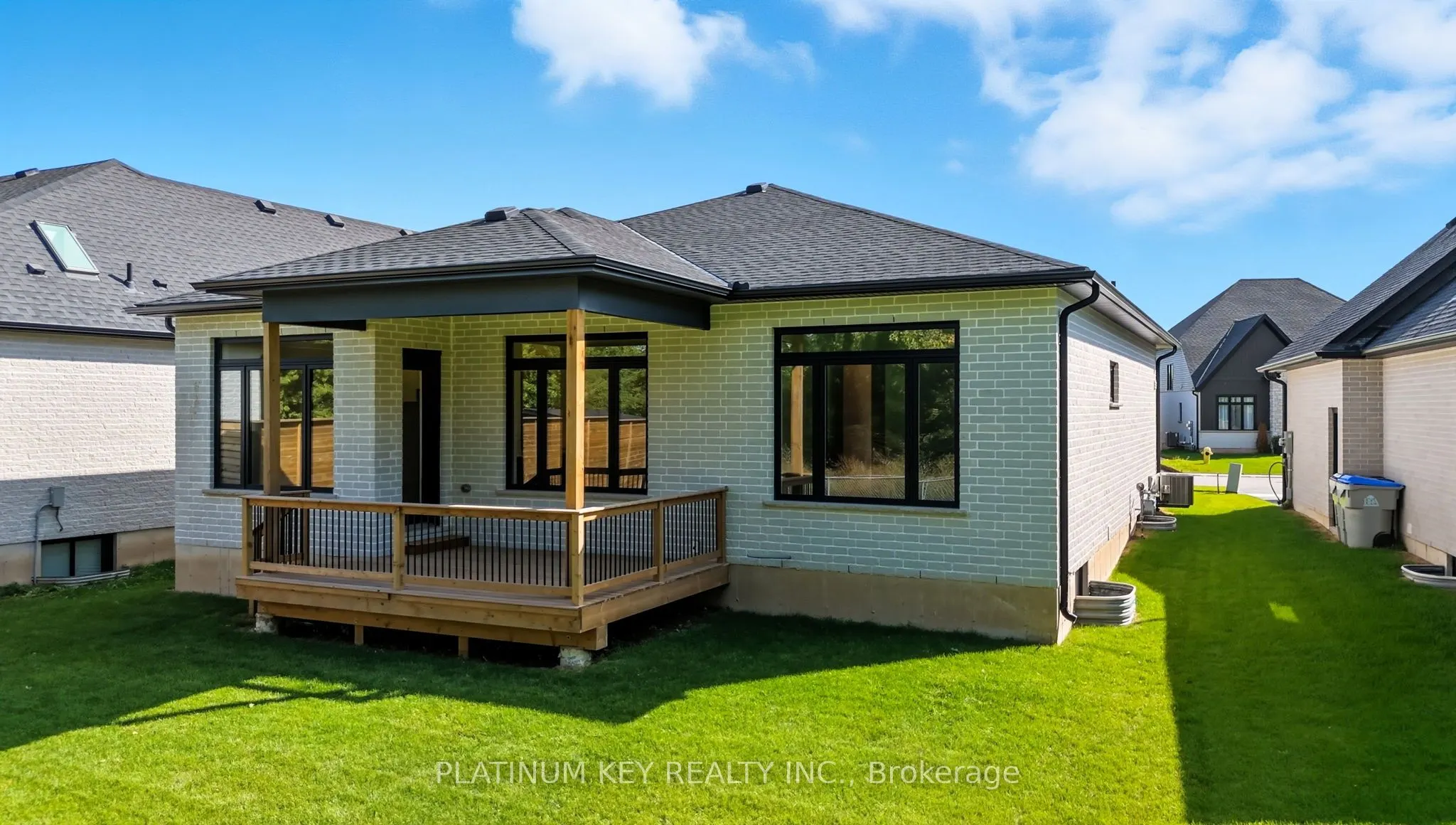 32 BRISCOE Crescent