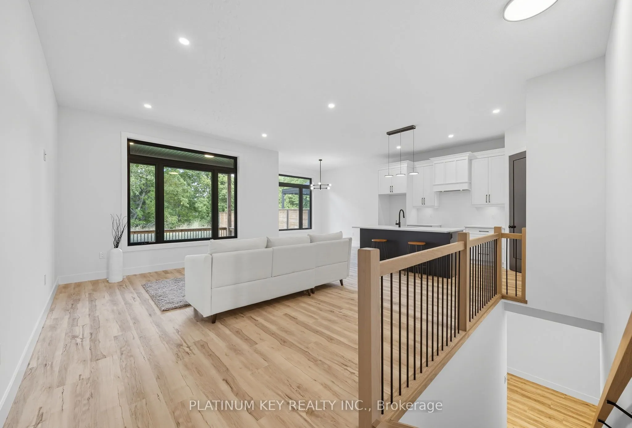 32 BRISCOE Crescent