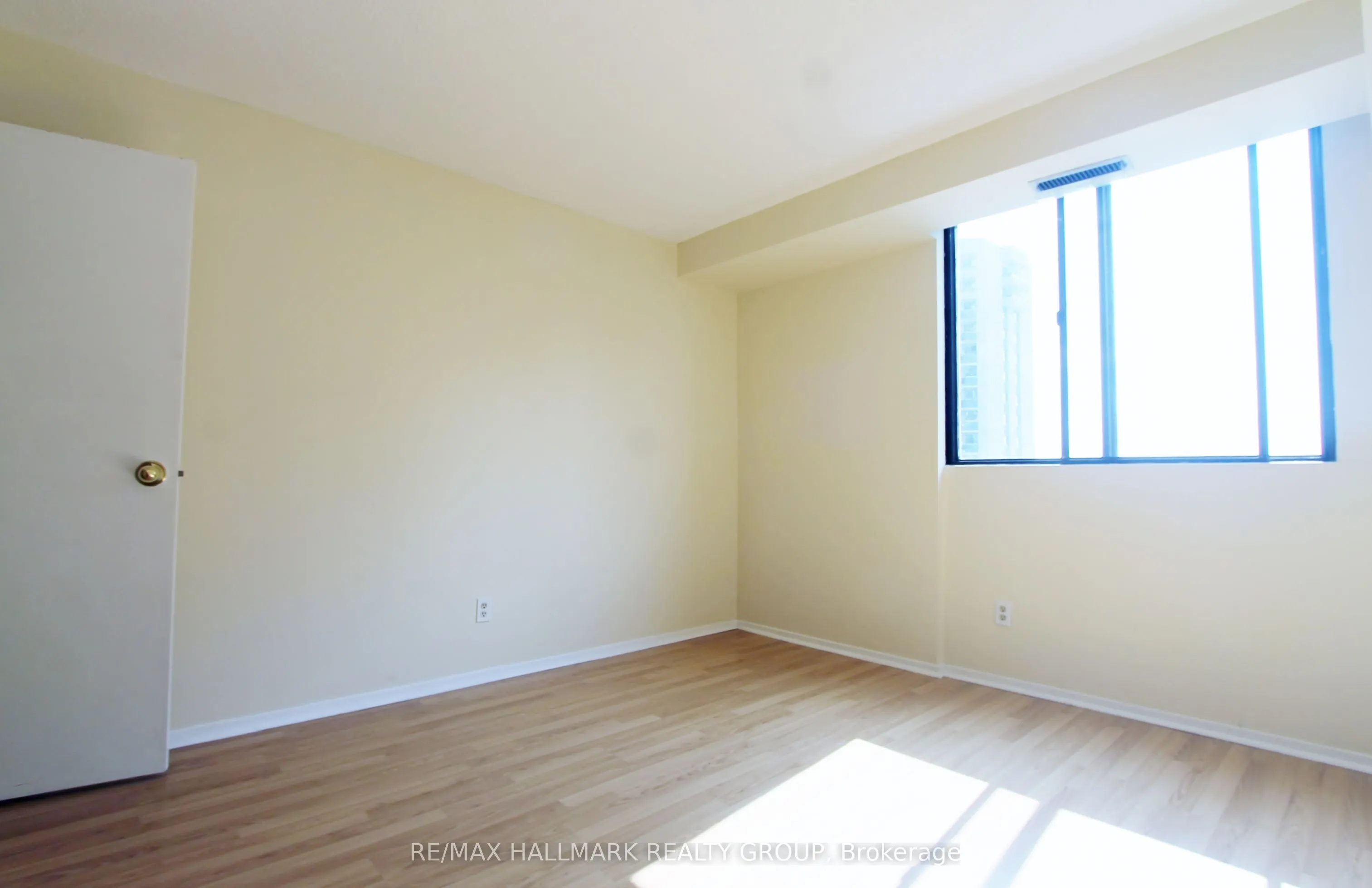 200 Bay Street, #1203