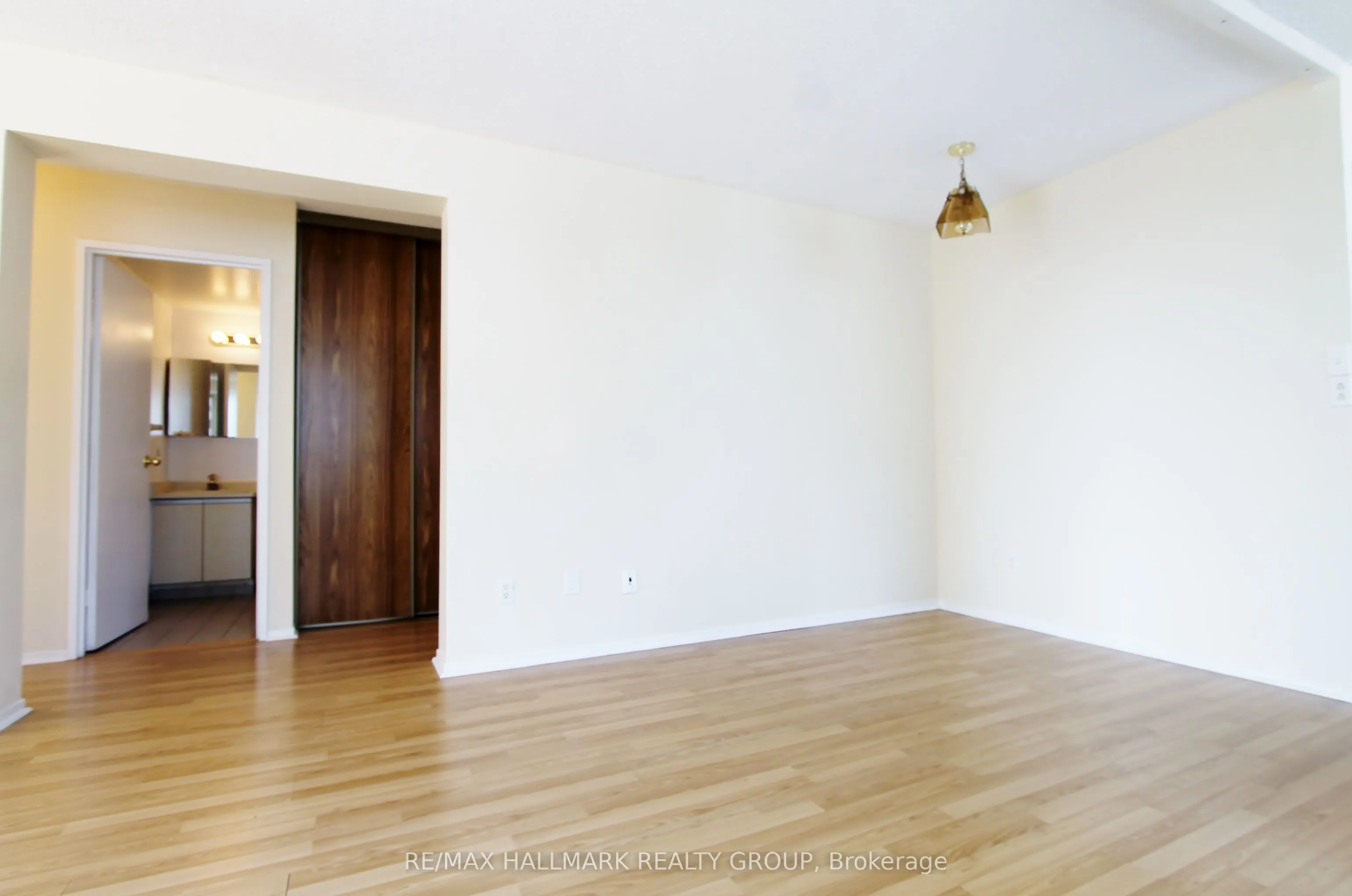 200 Bay Street, #1203