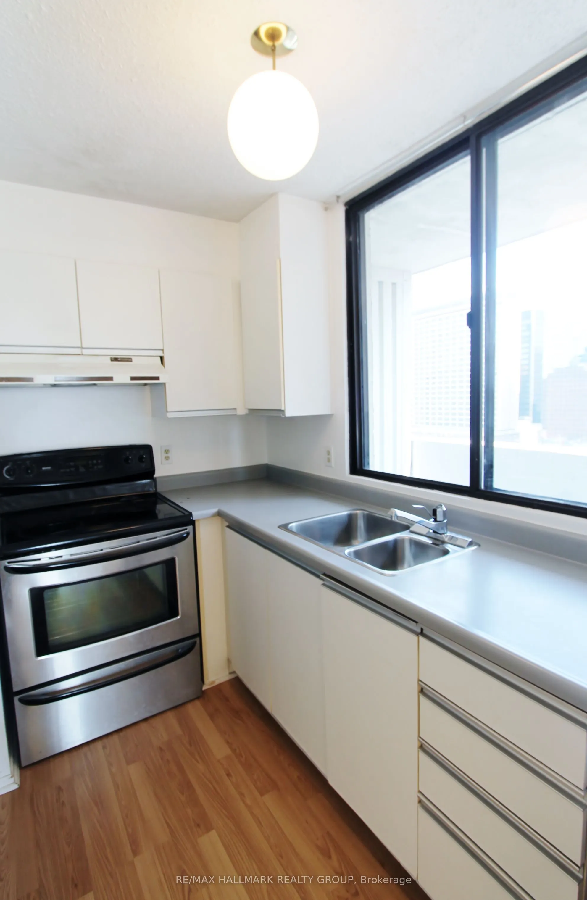200 Bay Street, #1203
