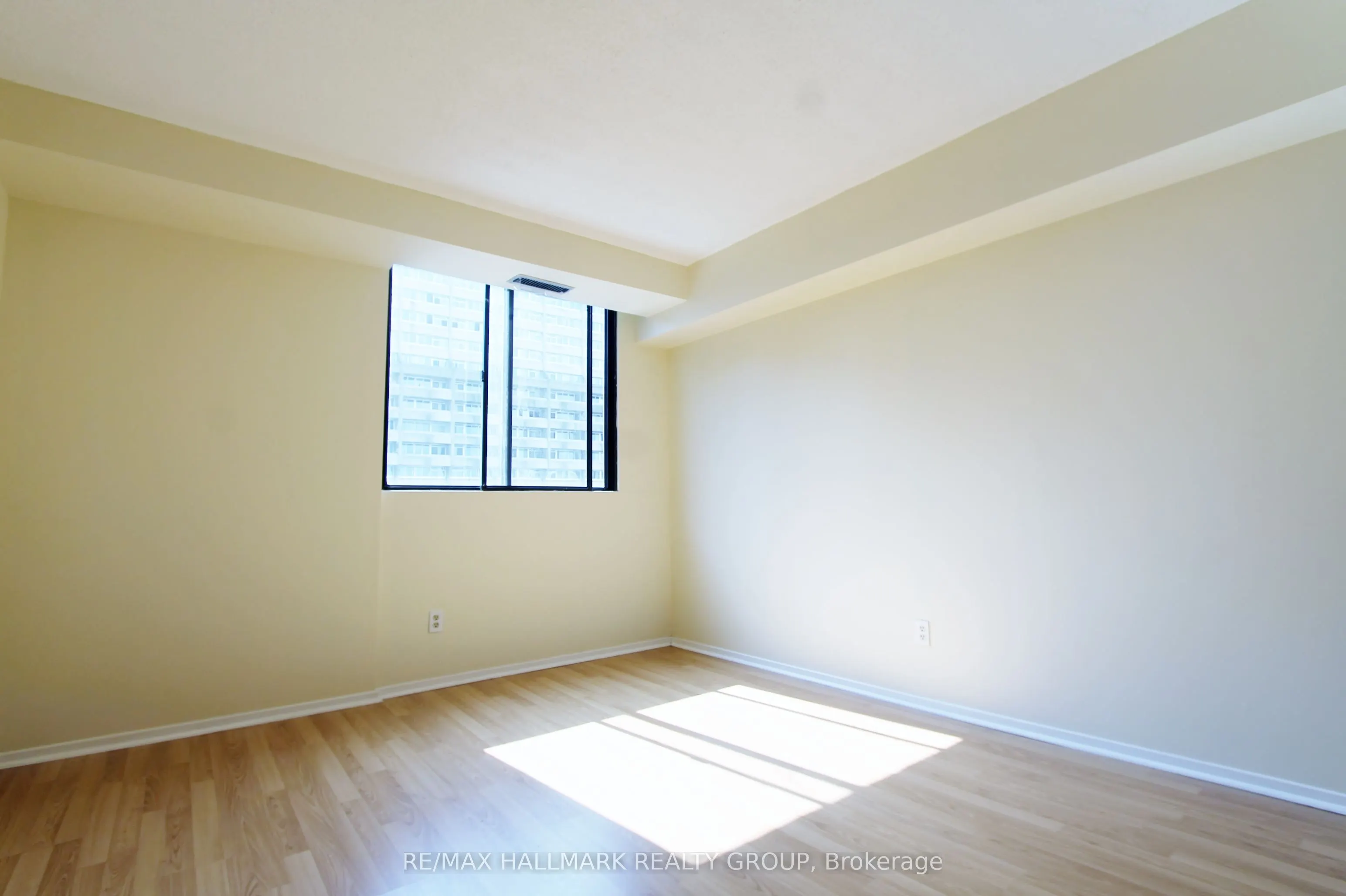 200 Bay Street, #1203