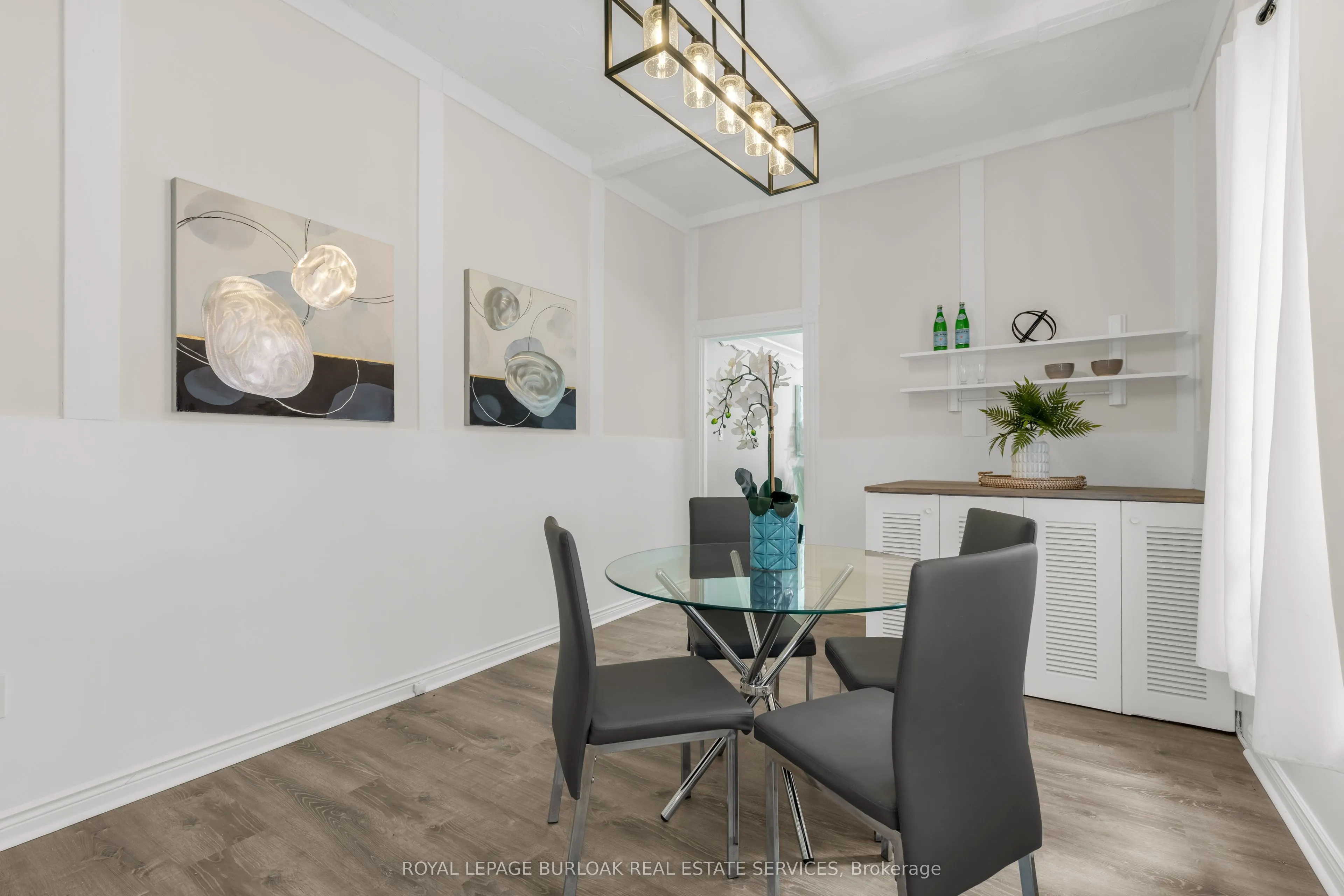 16 Murray Street E