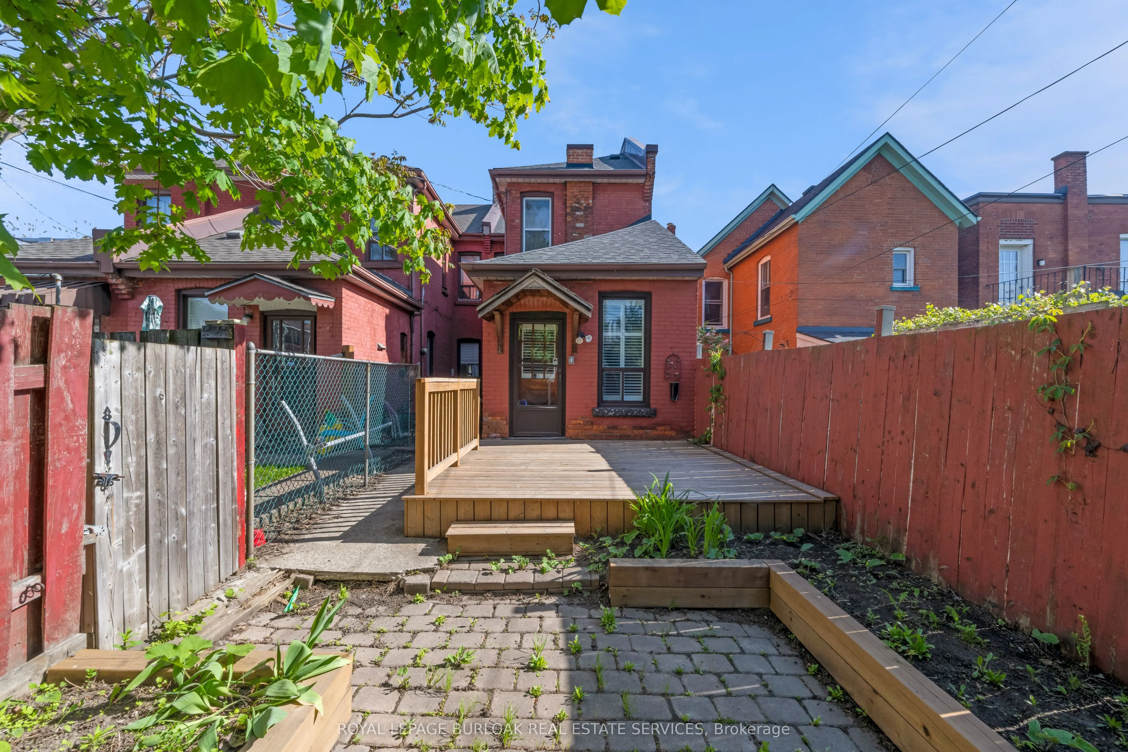 16 Murray Street E