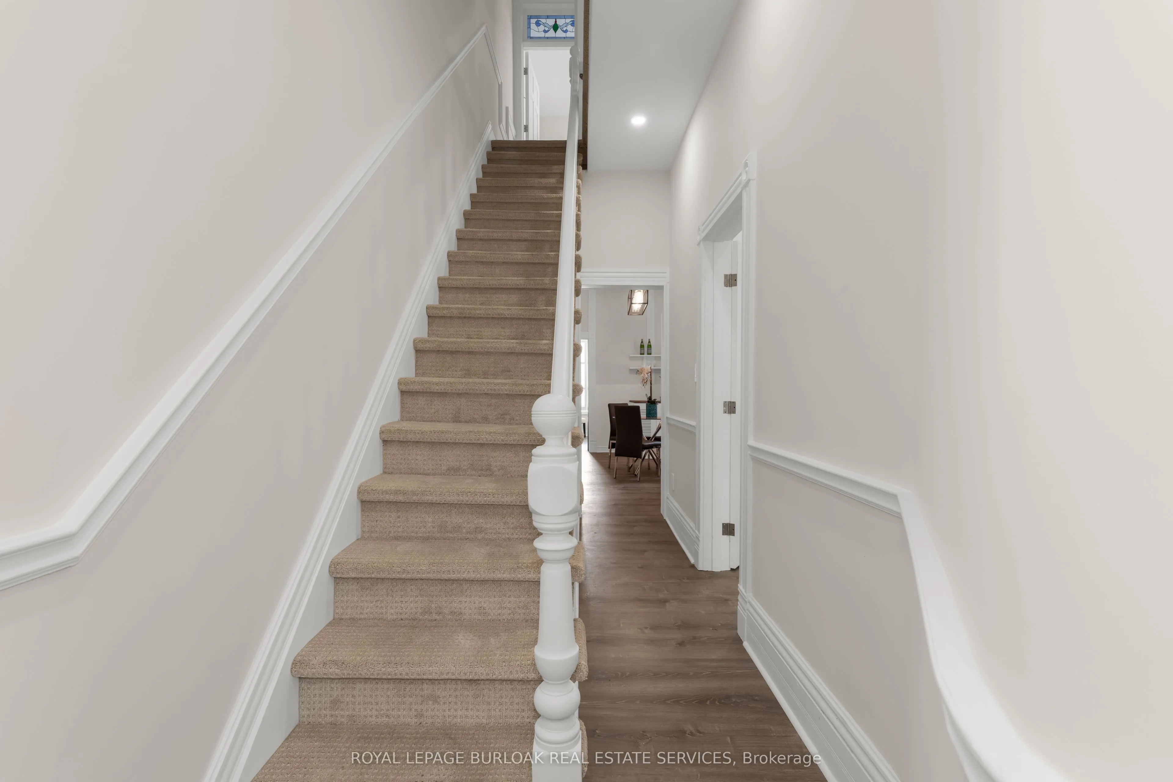16 Murray Street E