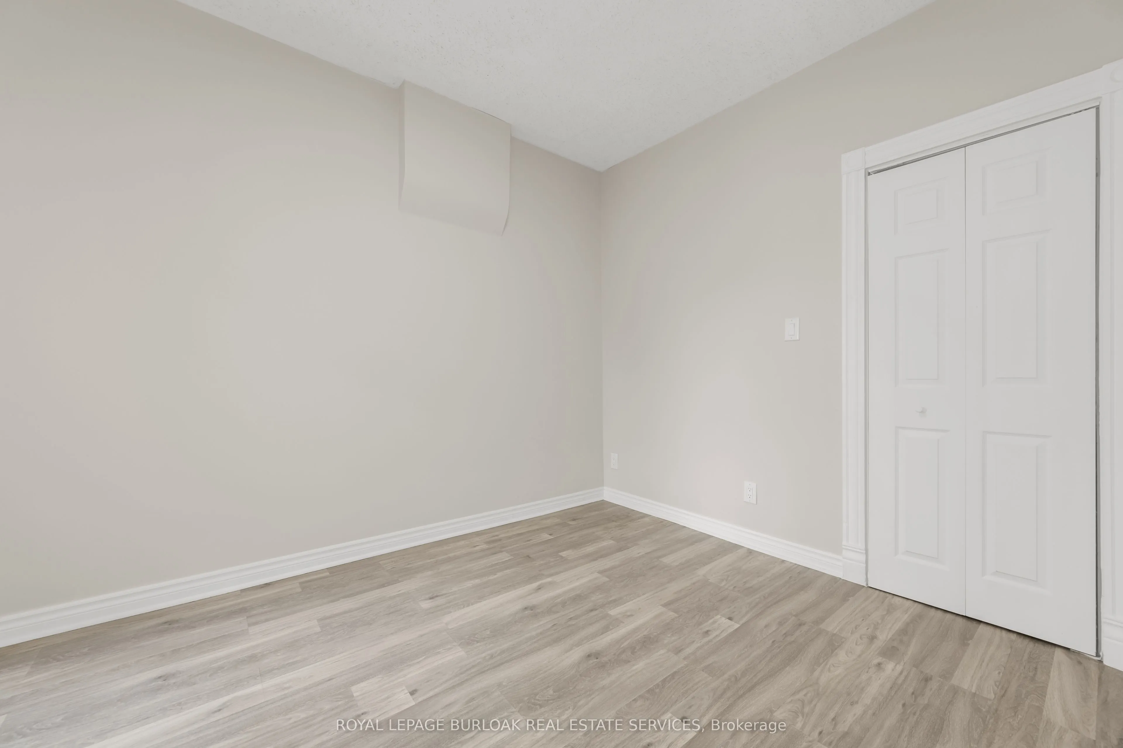 16 Murray Street E
