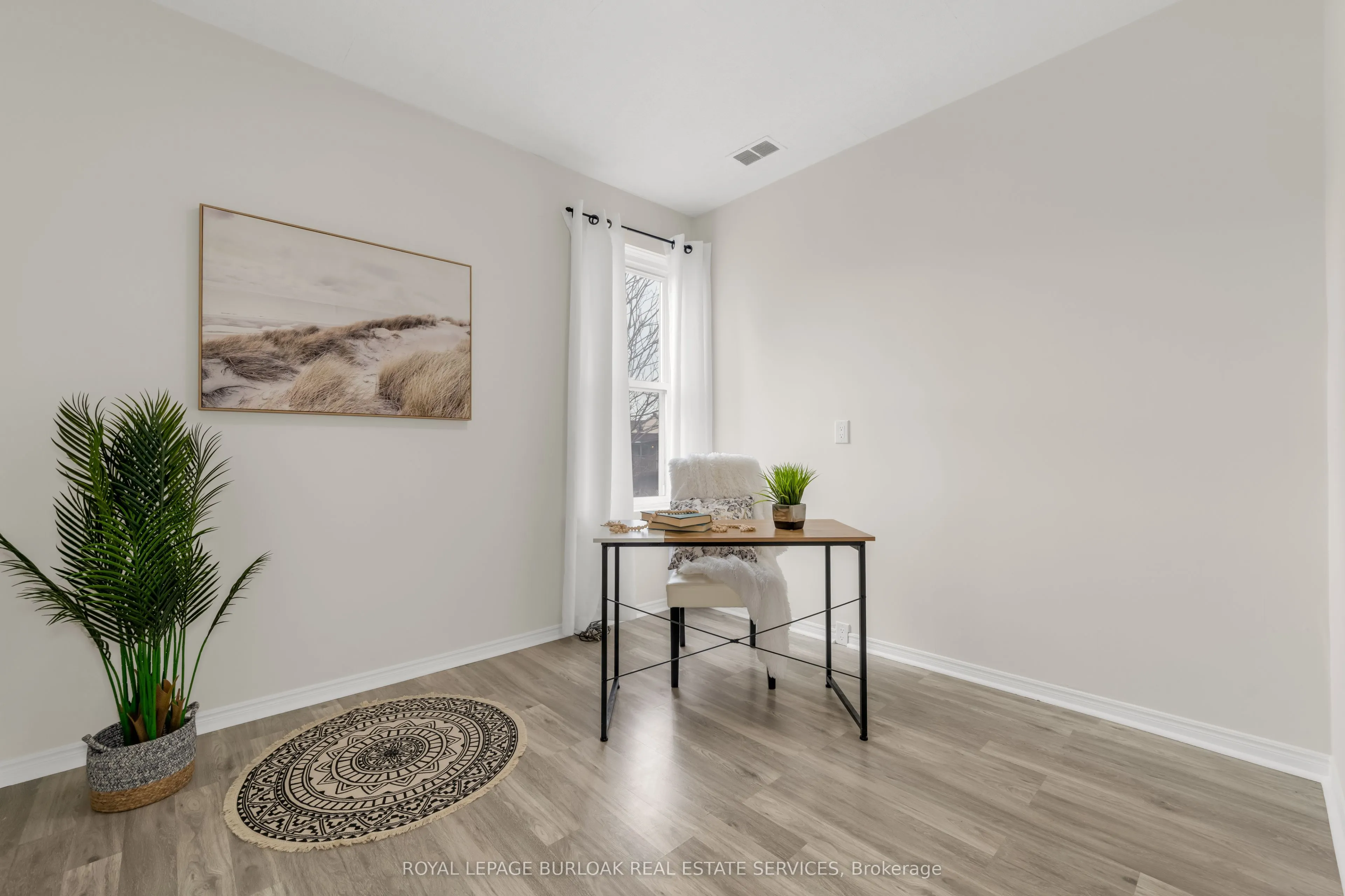 16 Murray Street E