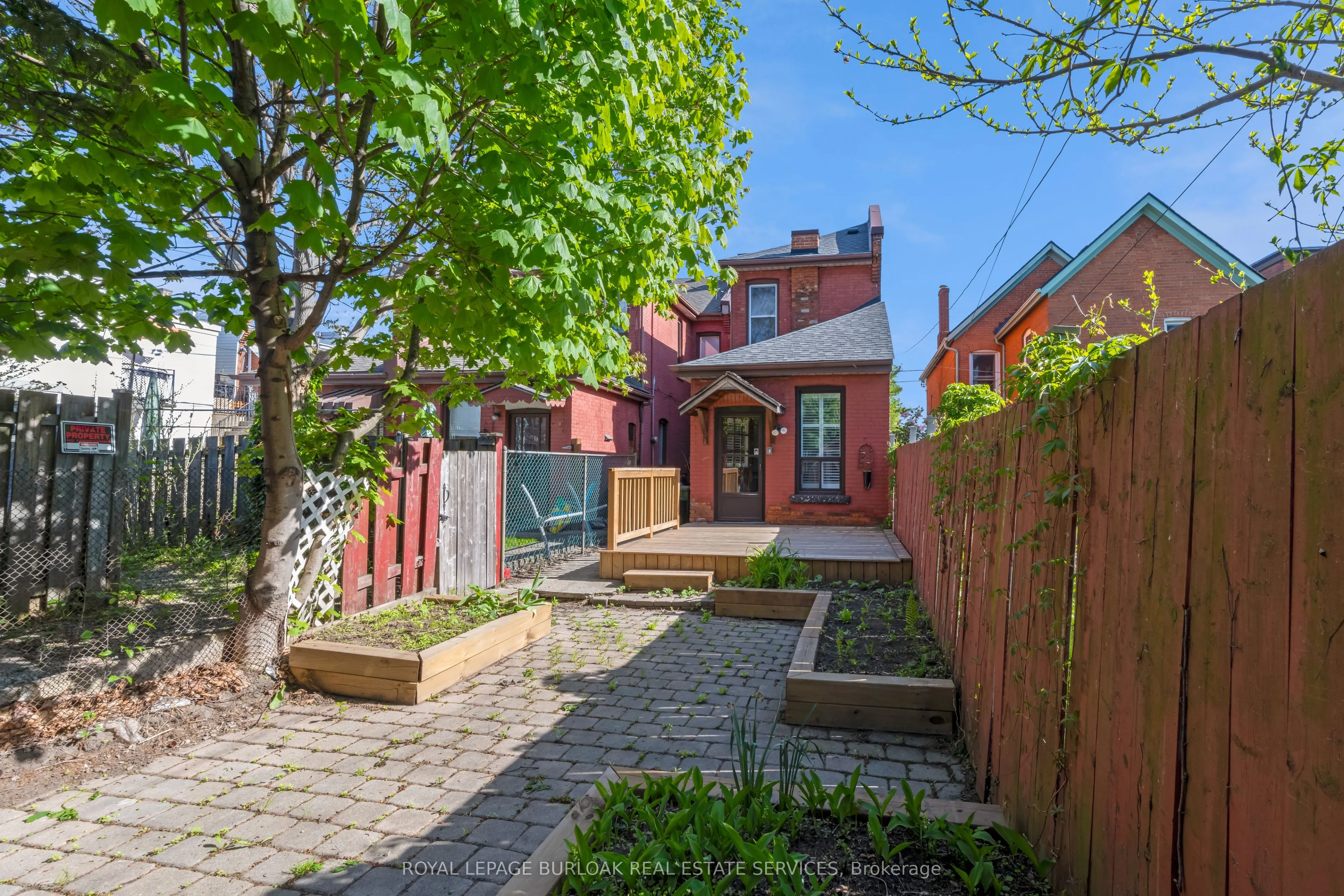 16 Murray Street E