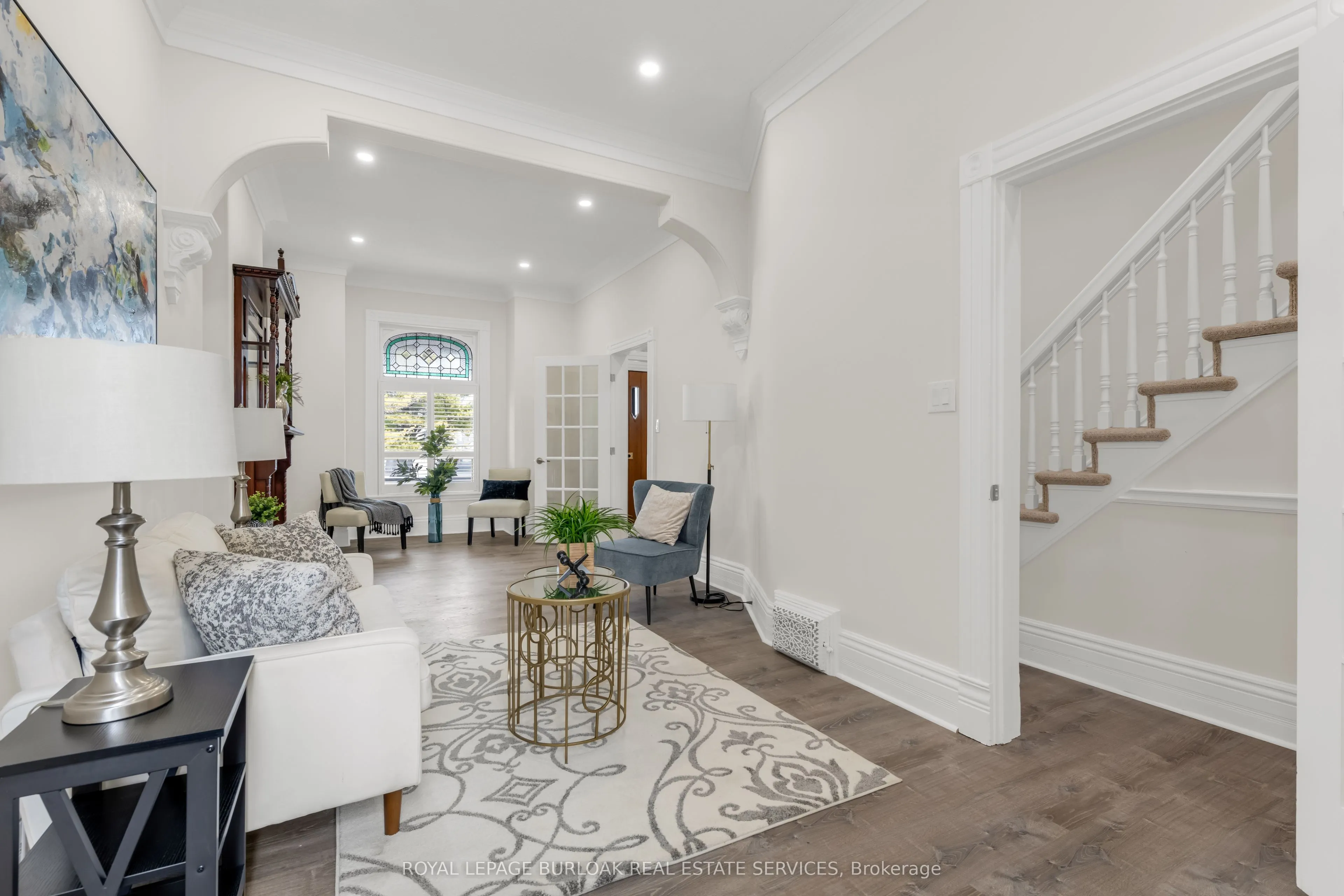 16 Murray Street E