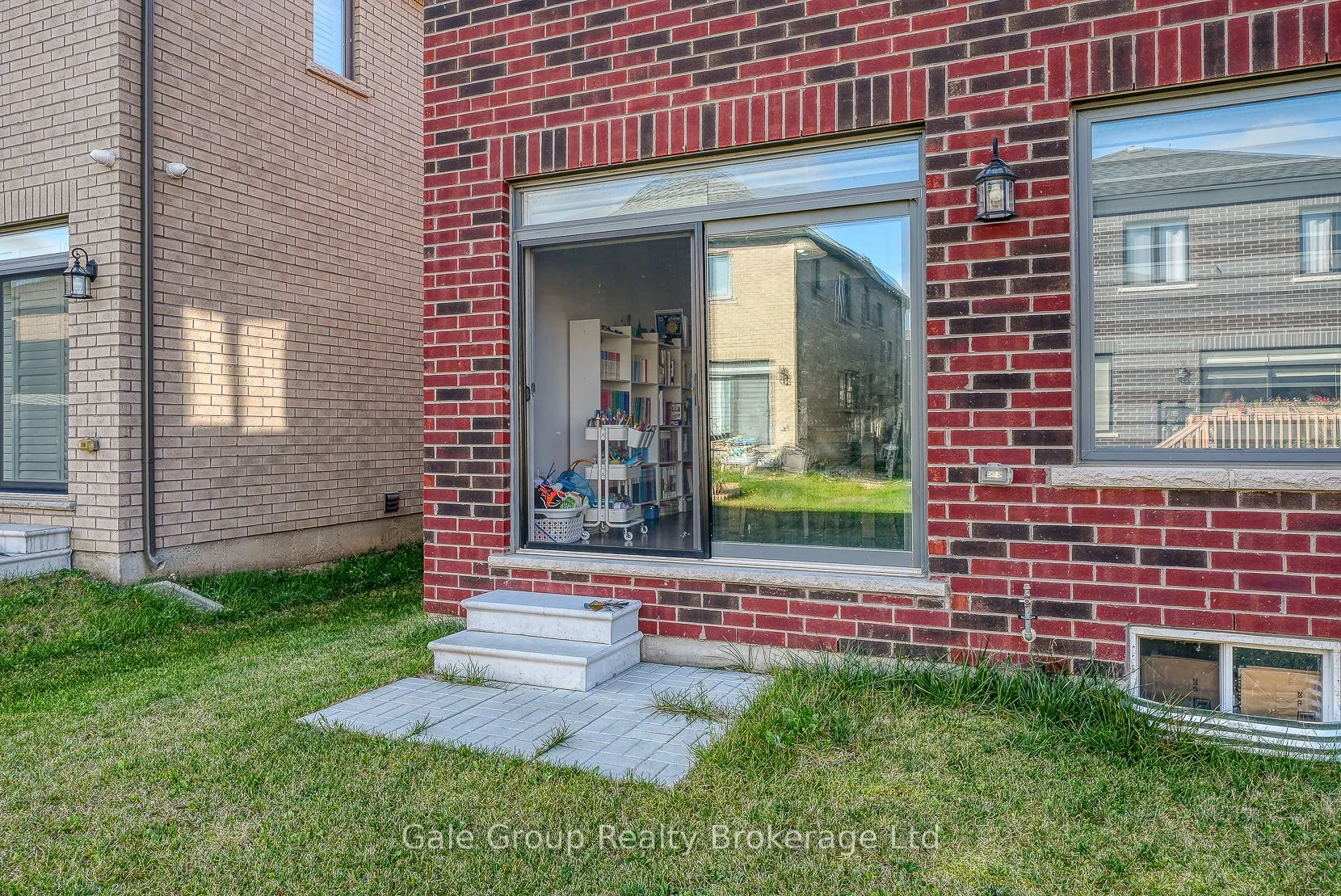 161 Silverwood Crescent