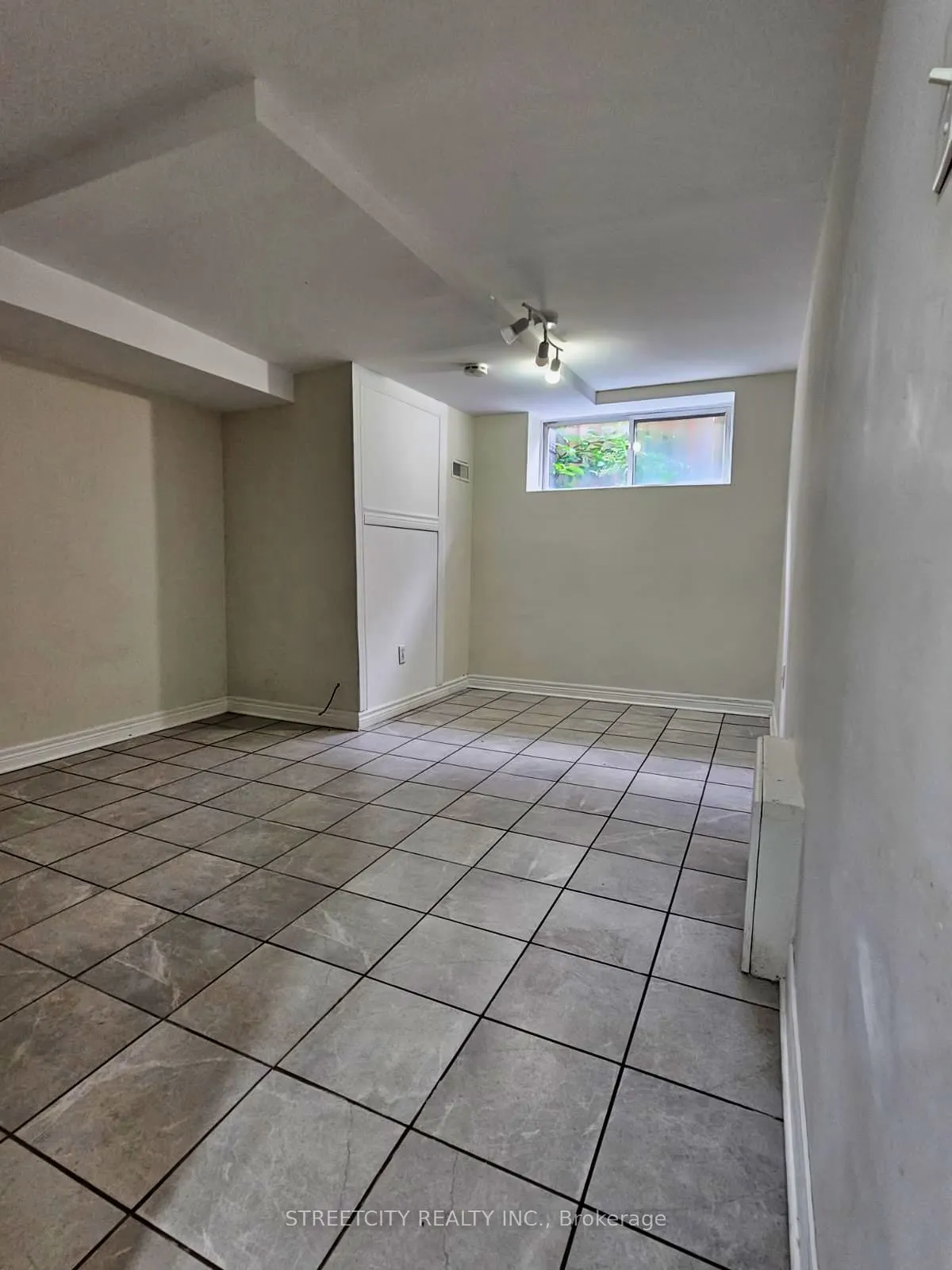 537 Clarke Road