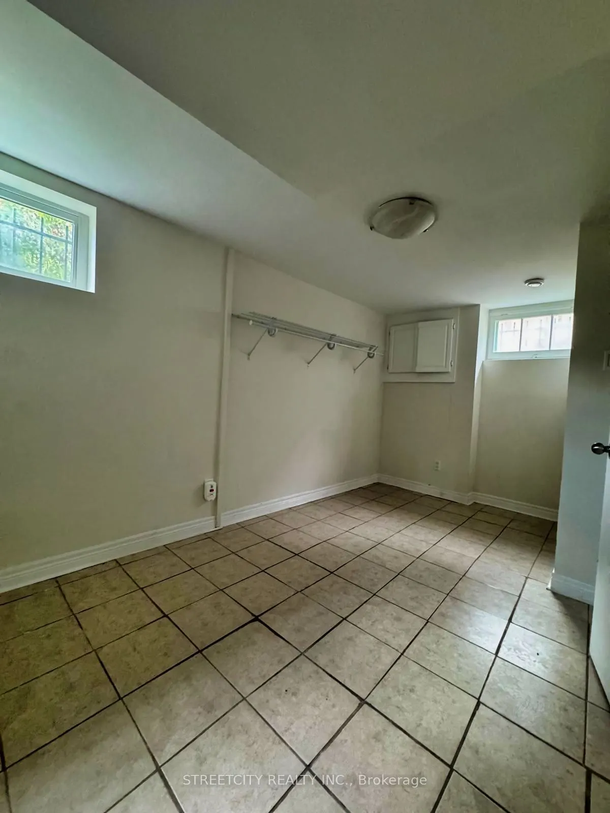537 Clarke Road