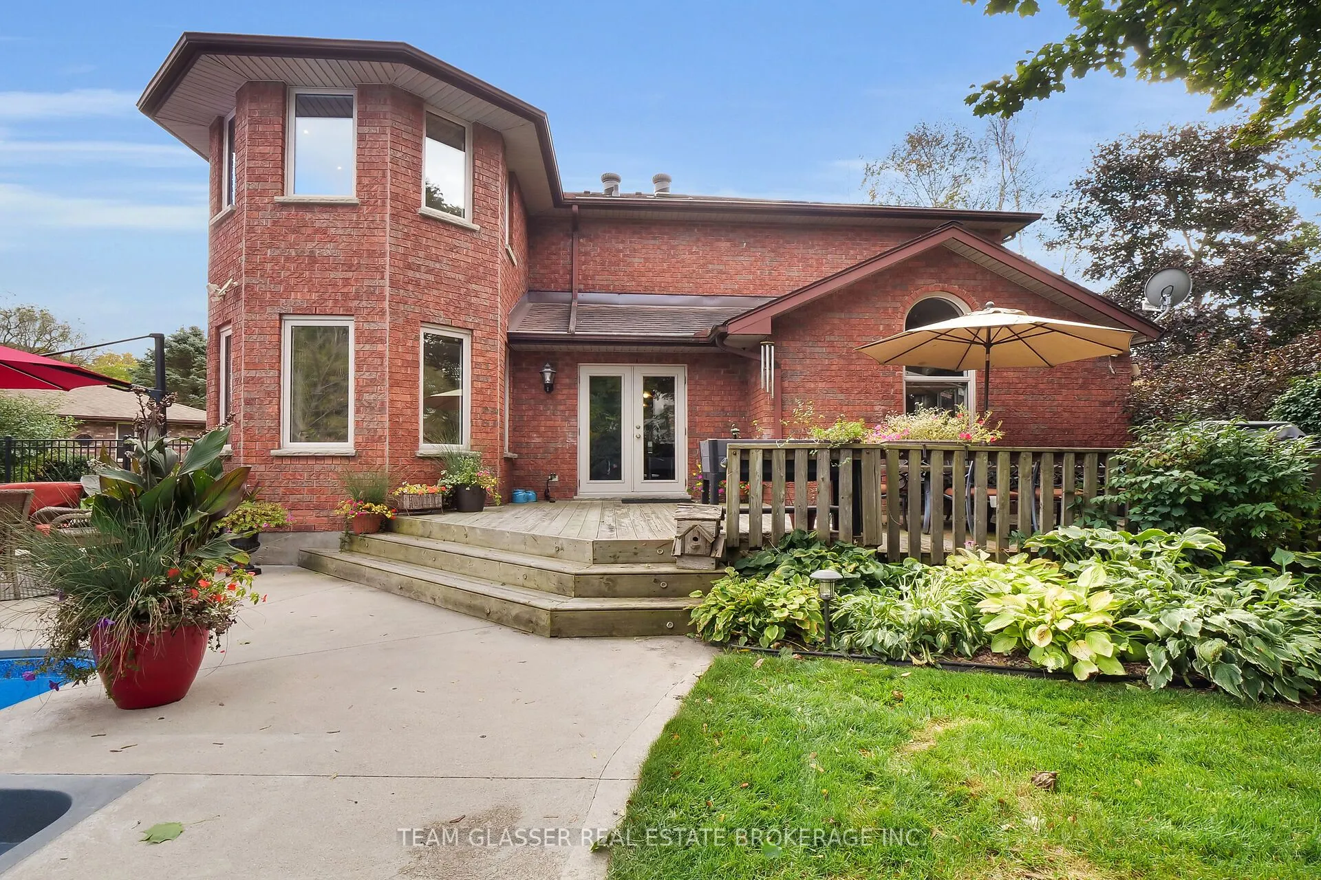 33 HILLCREST Court