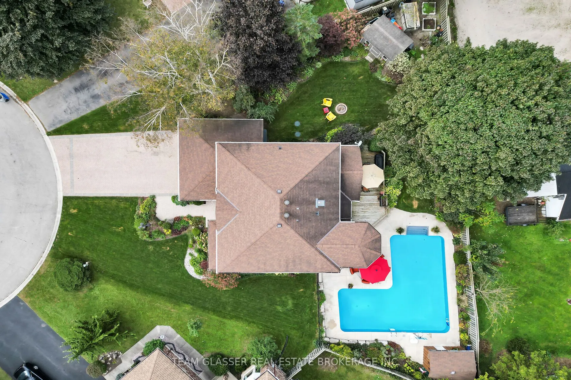 33 HILLCREST Court
