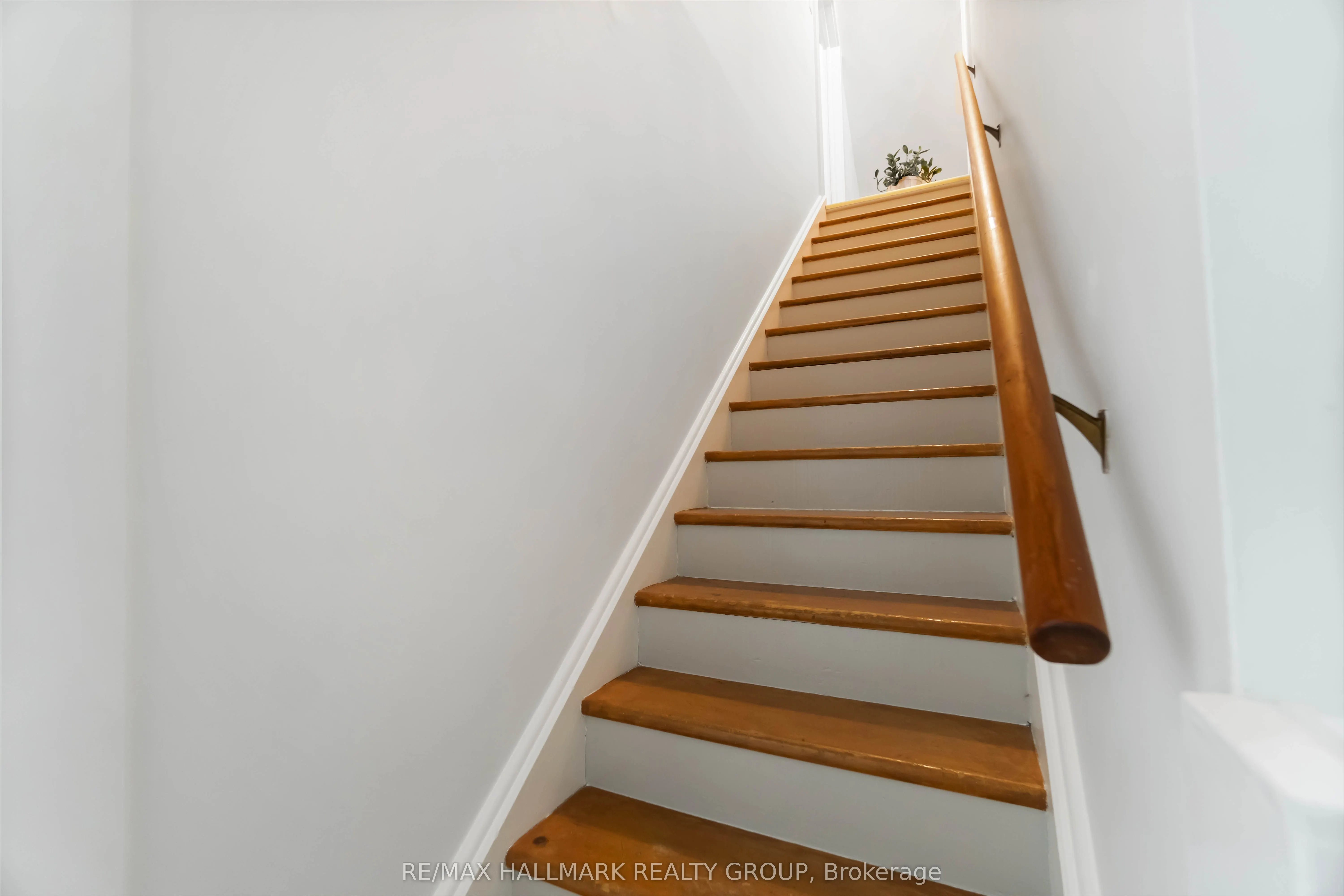 6 ALGONKIN Trail