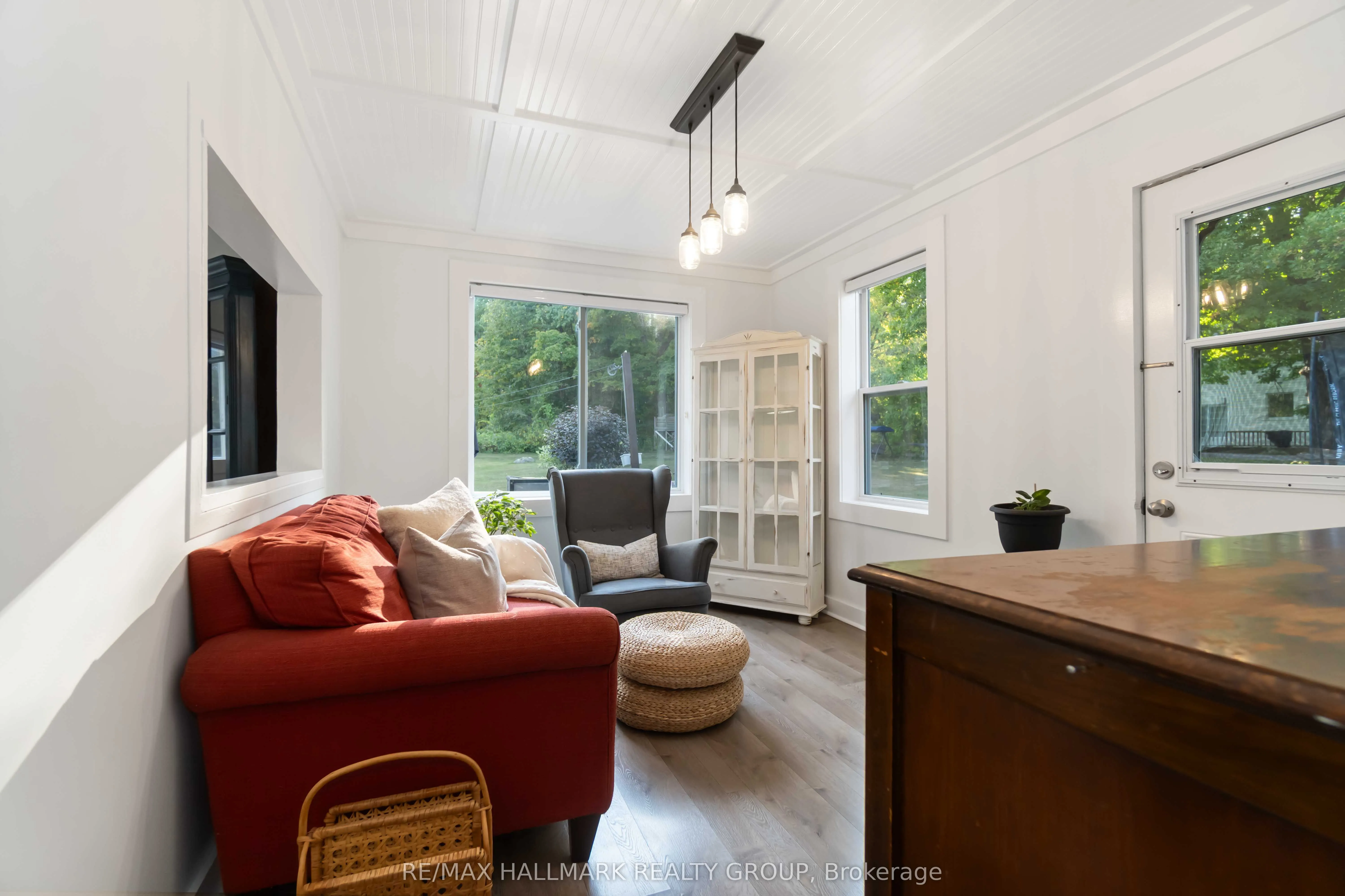 6 ALGONKIN Trail
