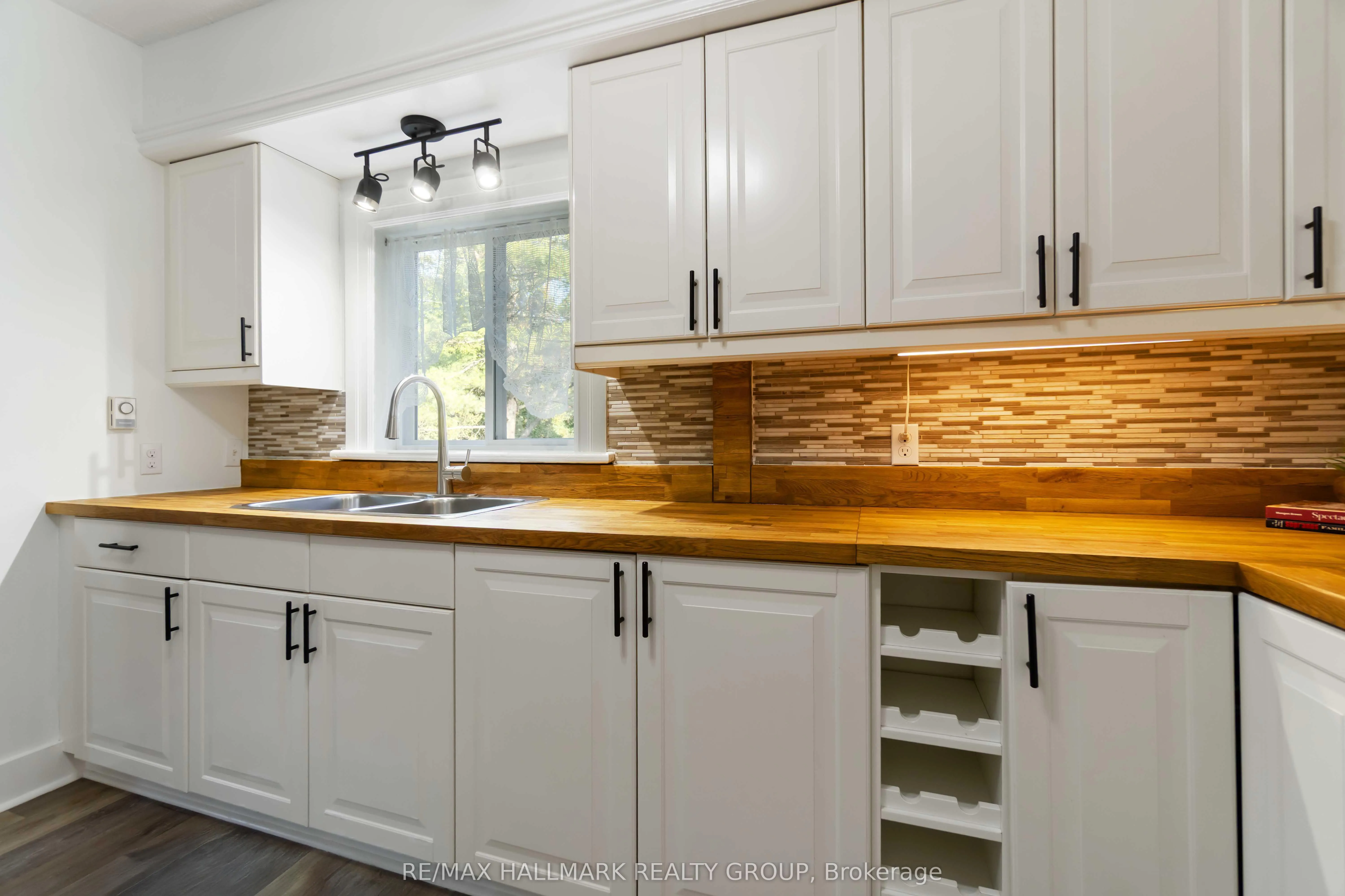 6 ALGONKIN Trail