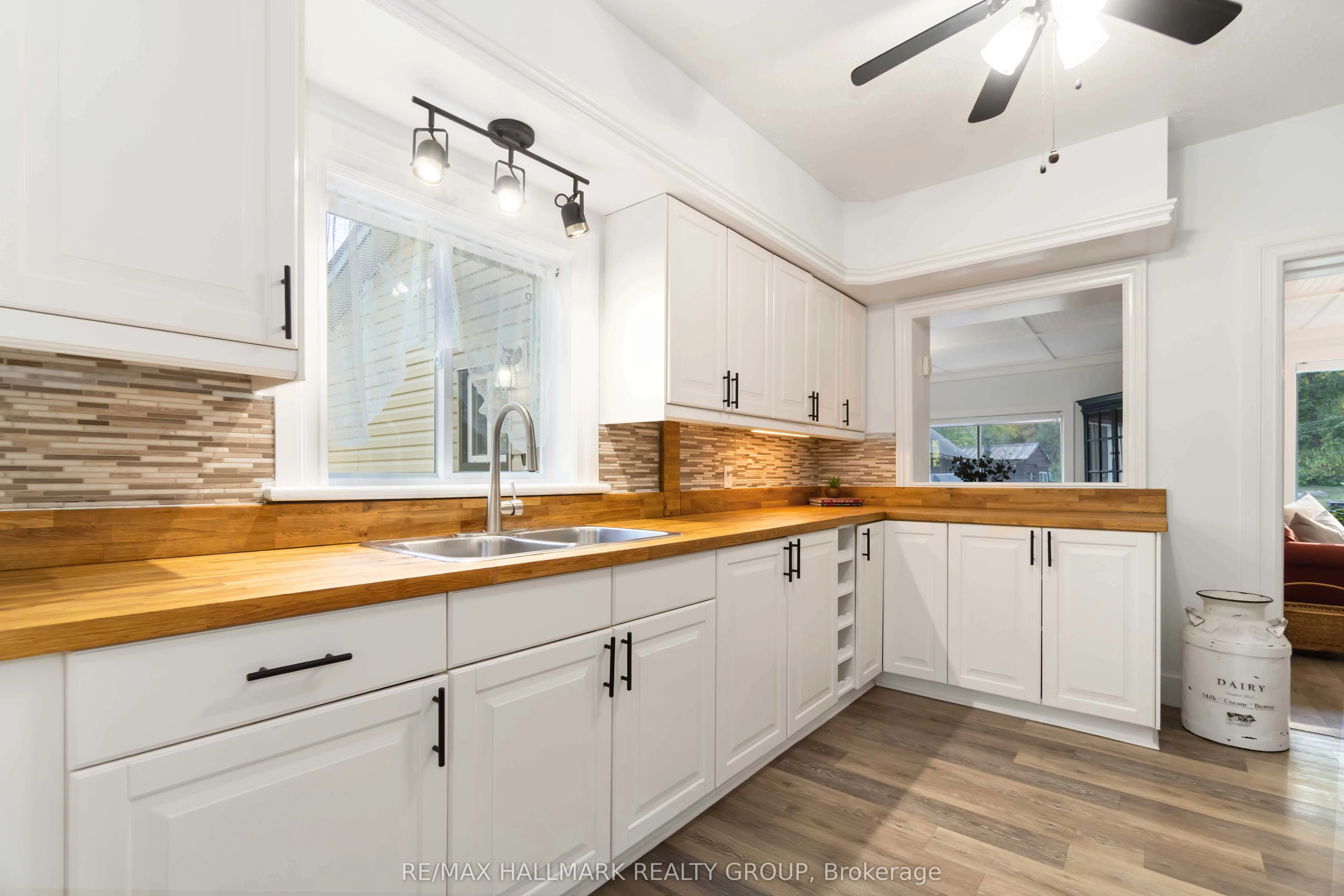 6 ALGONKIN Trail