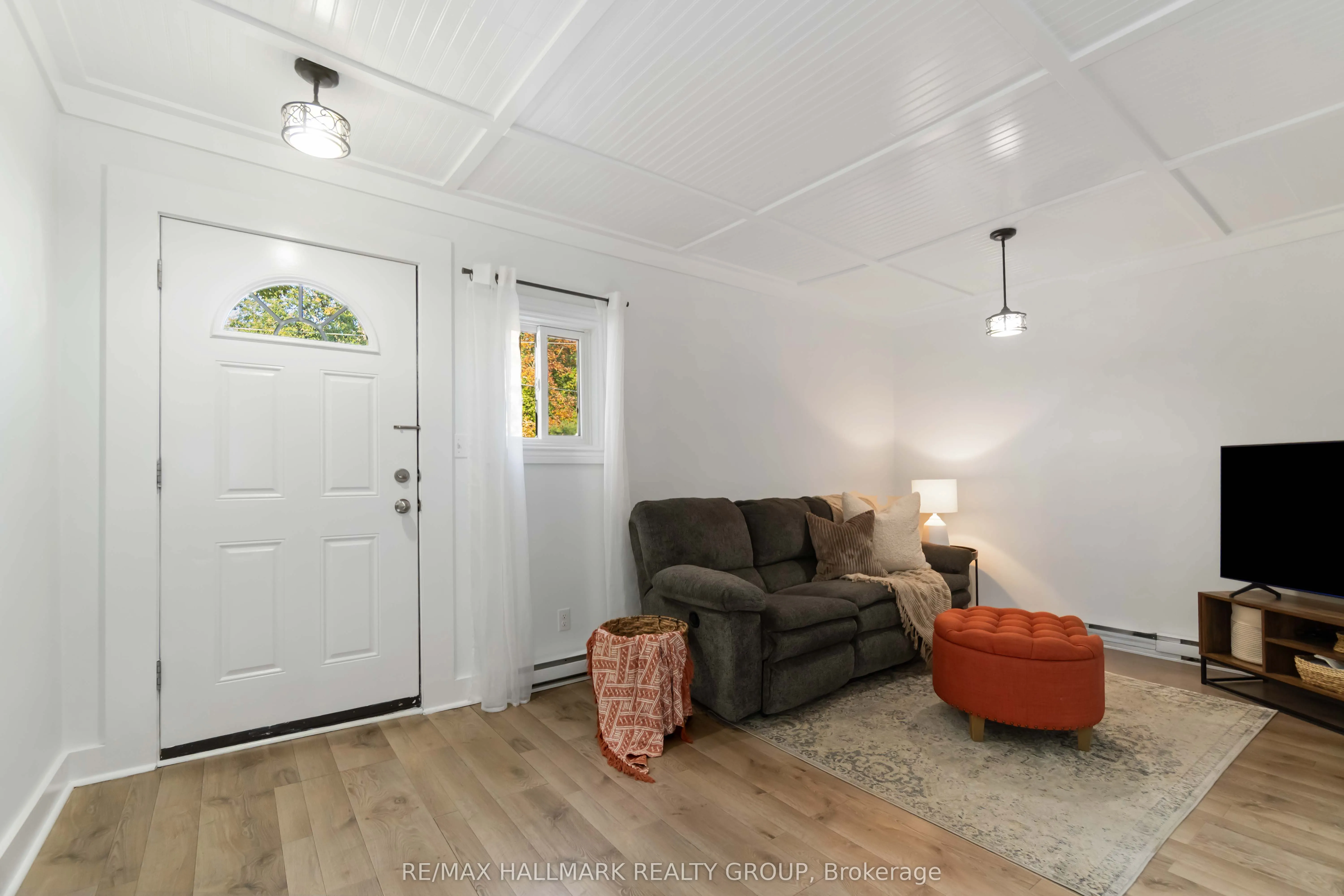 6 ALGONKIN Trail