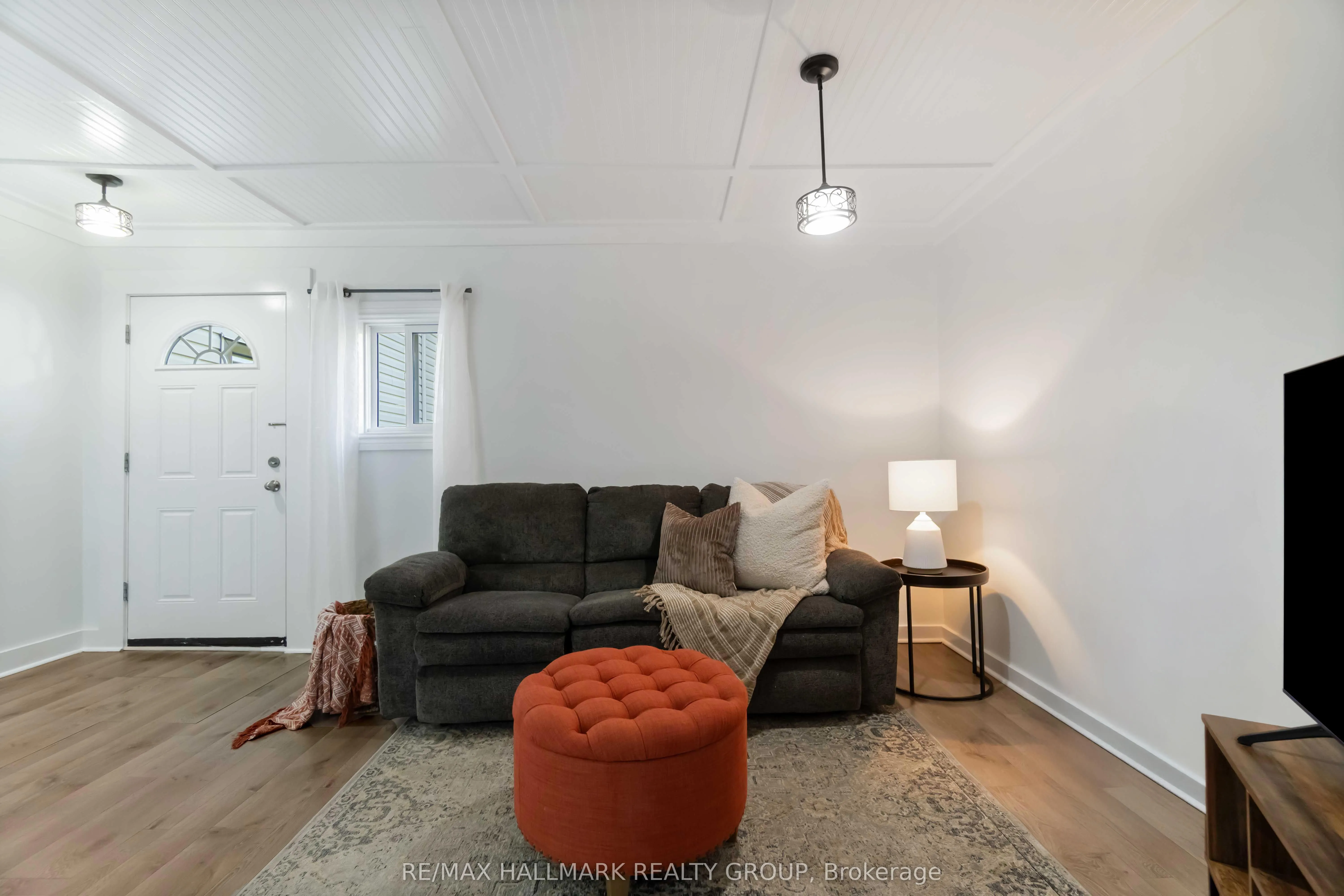 6 ALGONKIN Trail