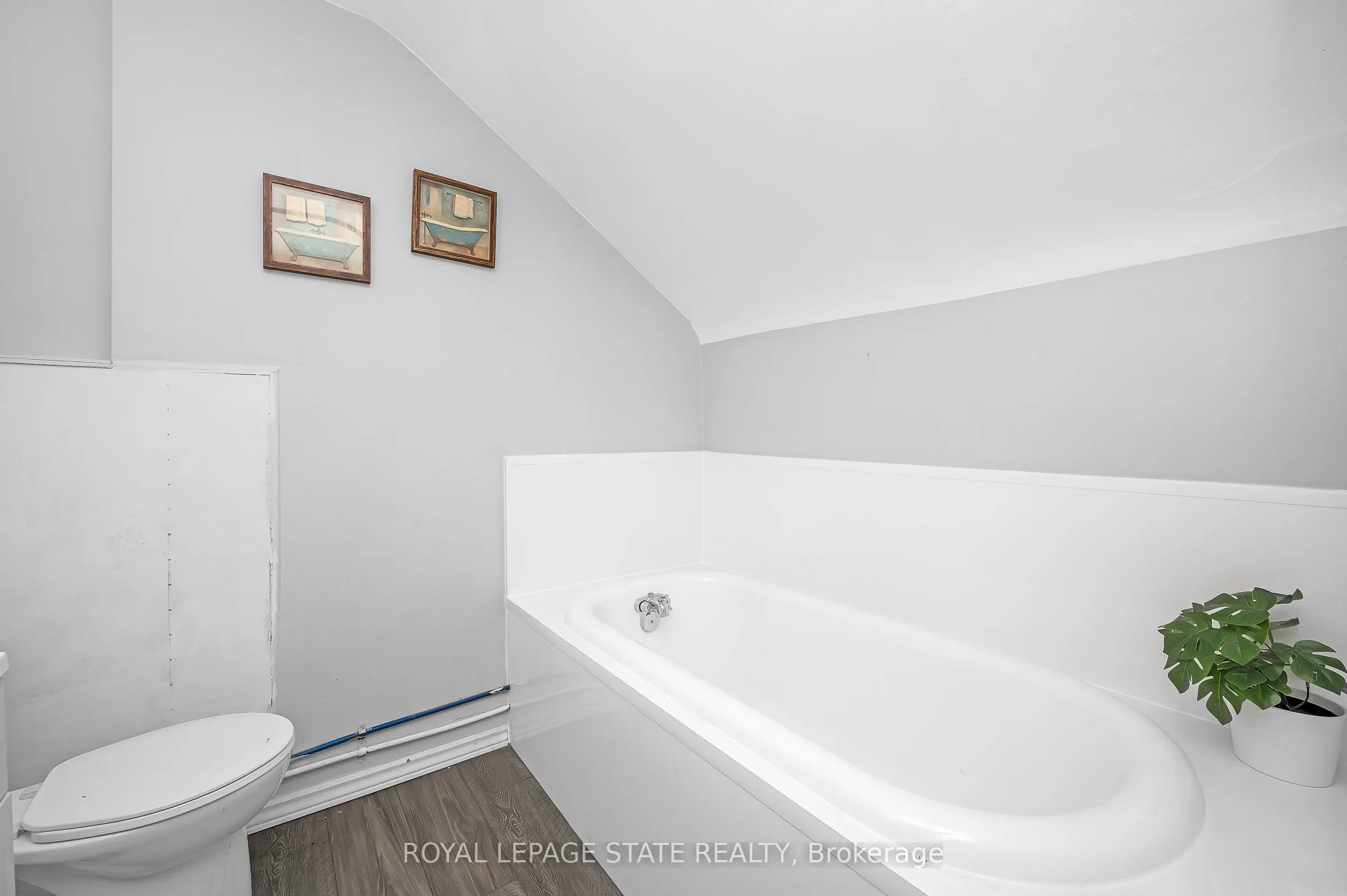 127 East Avenue N