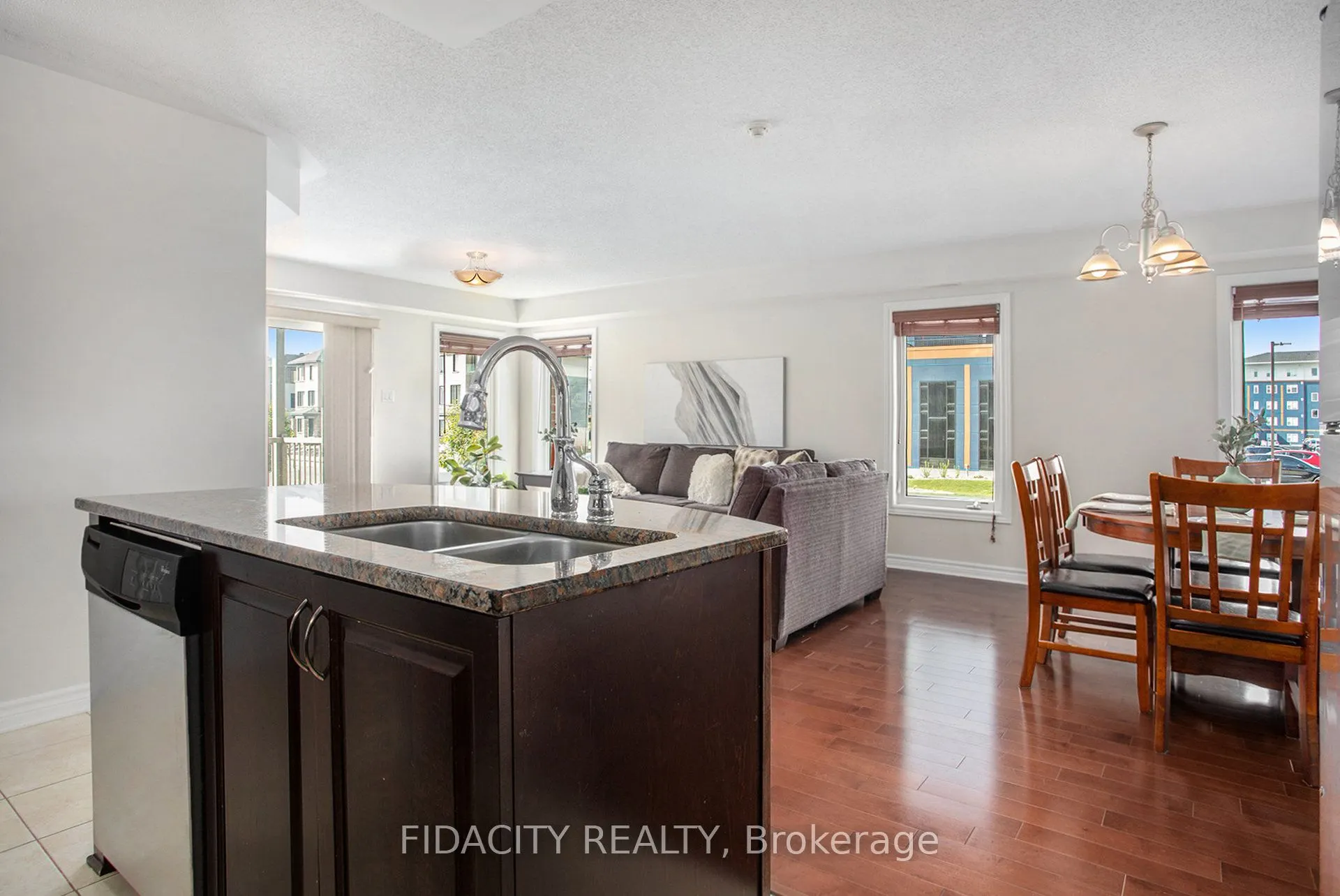 215 Bluestone Private, #4