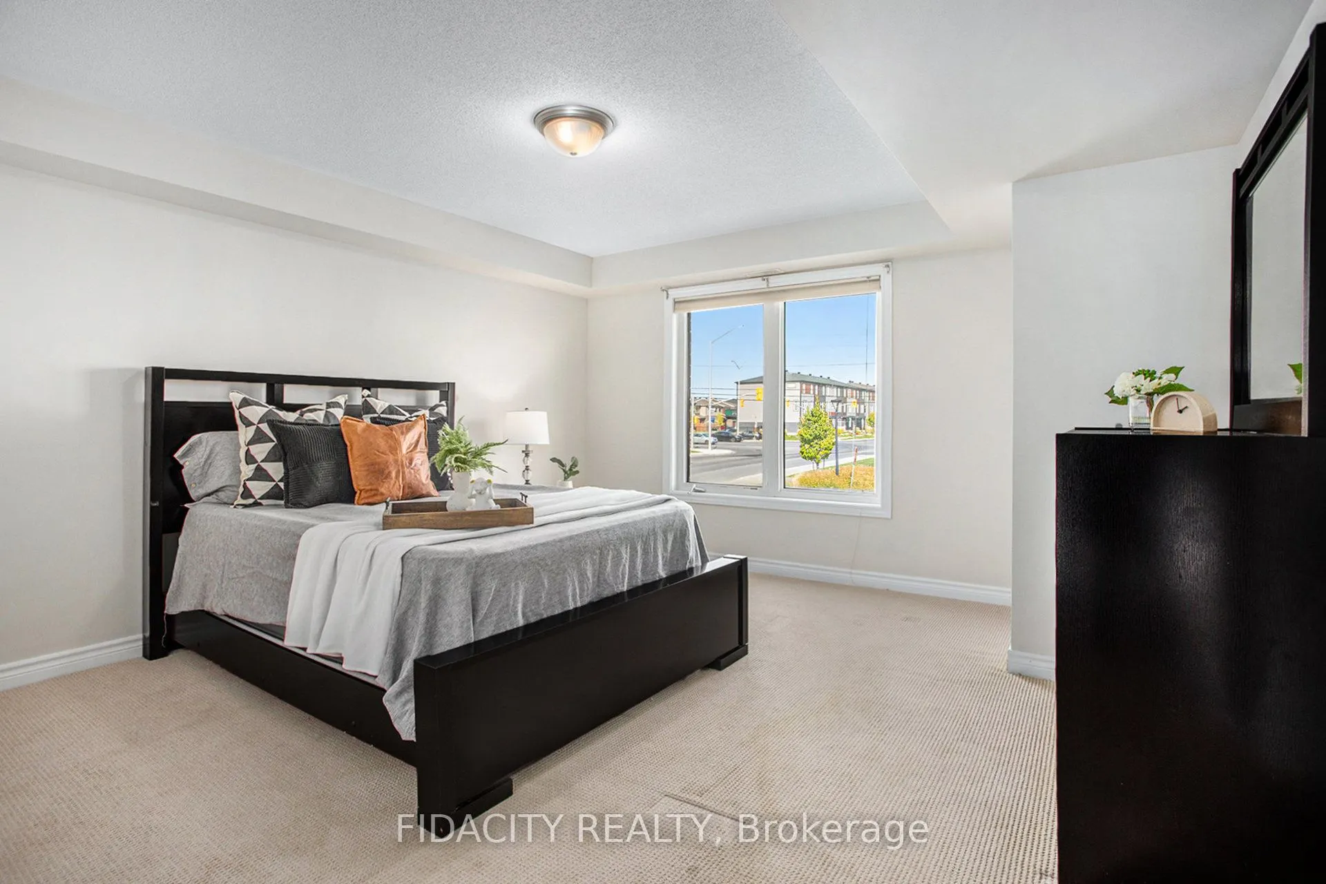 215 Bluestone Private, #4