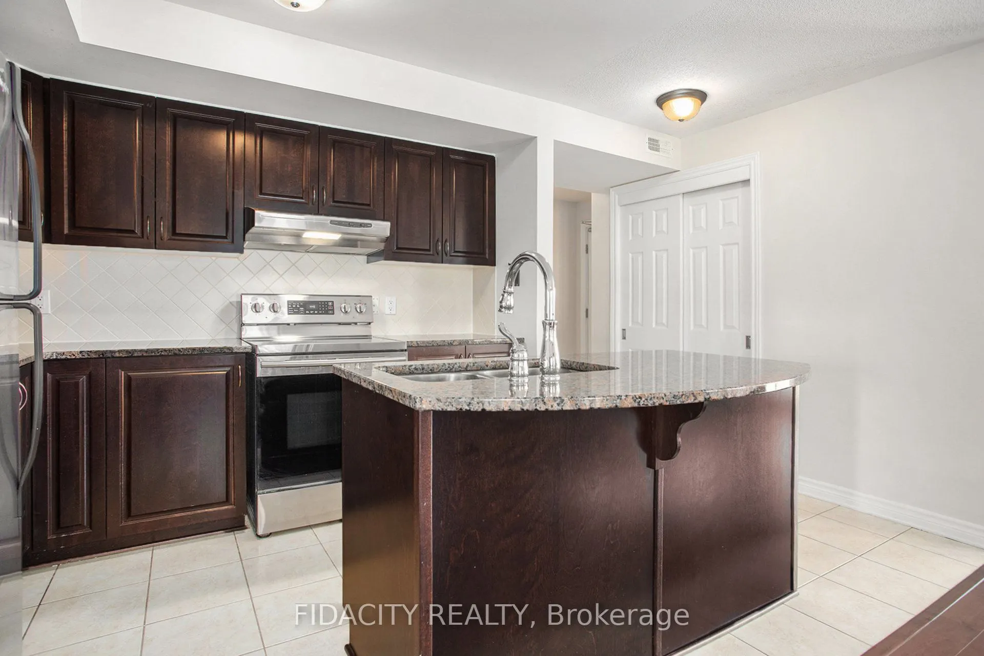 215 Bluestone Private, #4