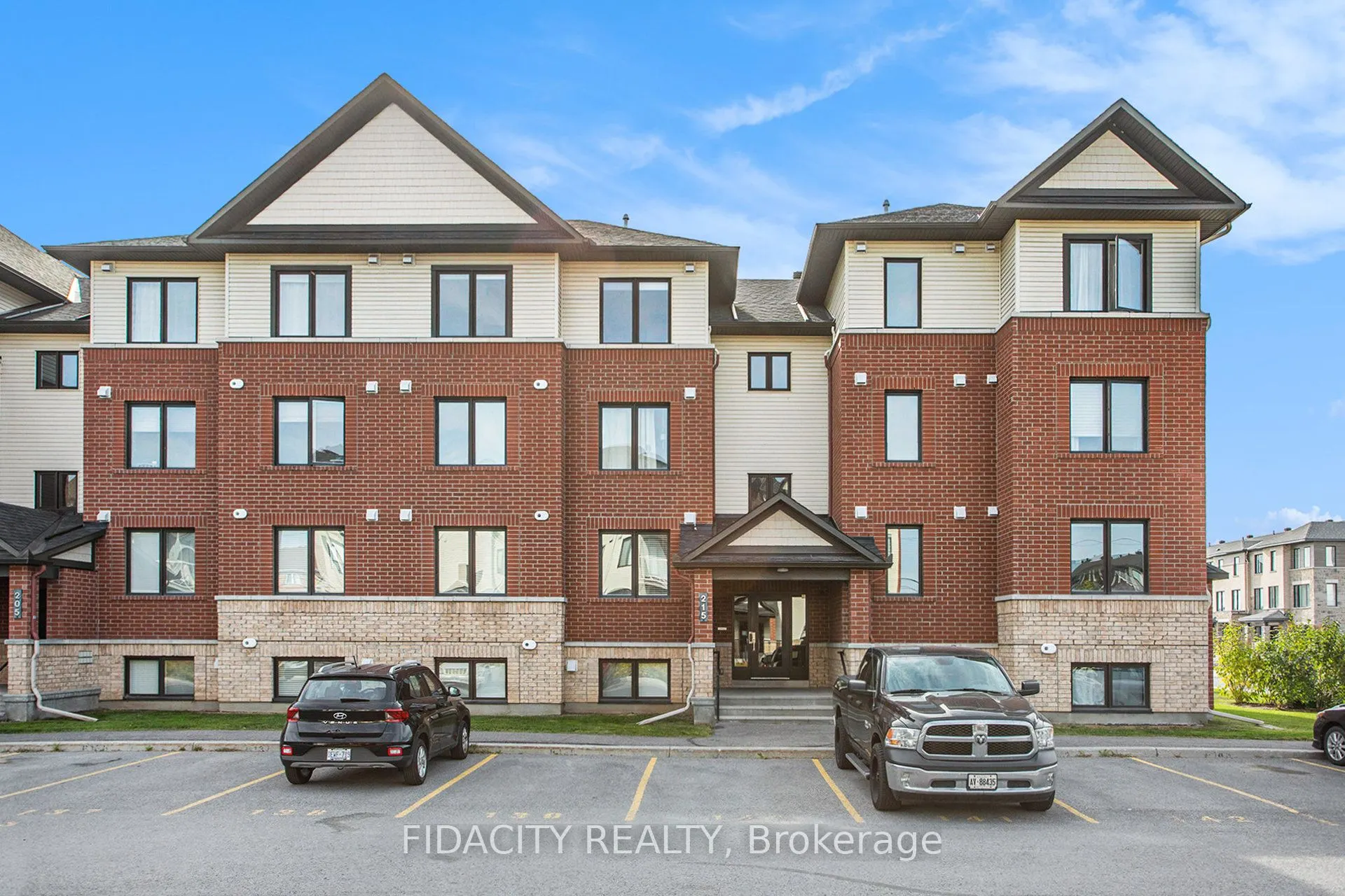 215 Bluestone Private, #4