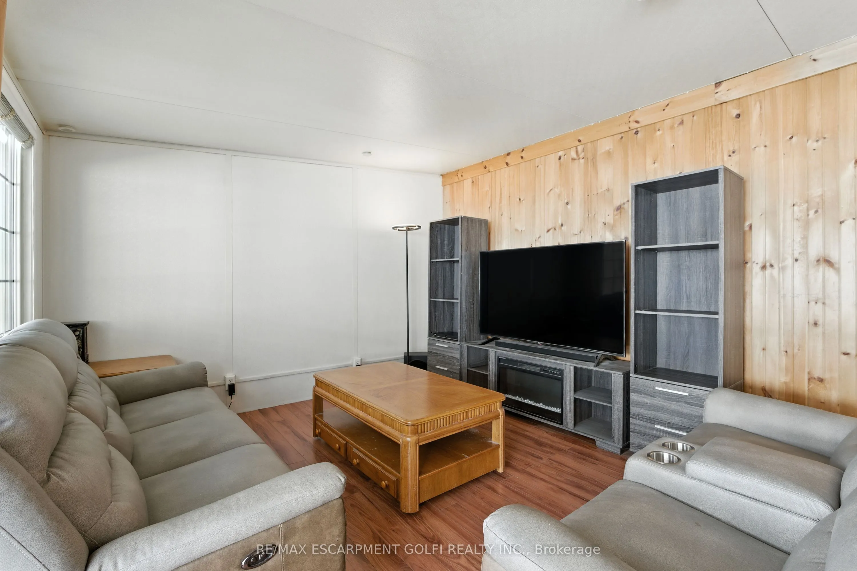 241 St. Paul Street W, #102