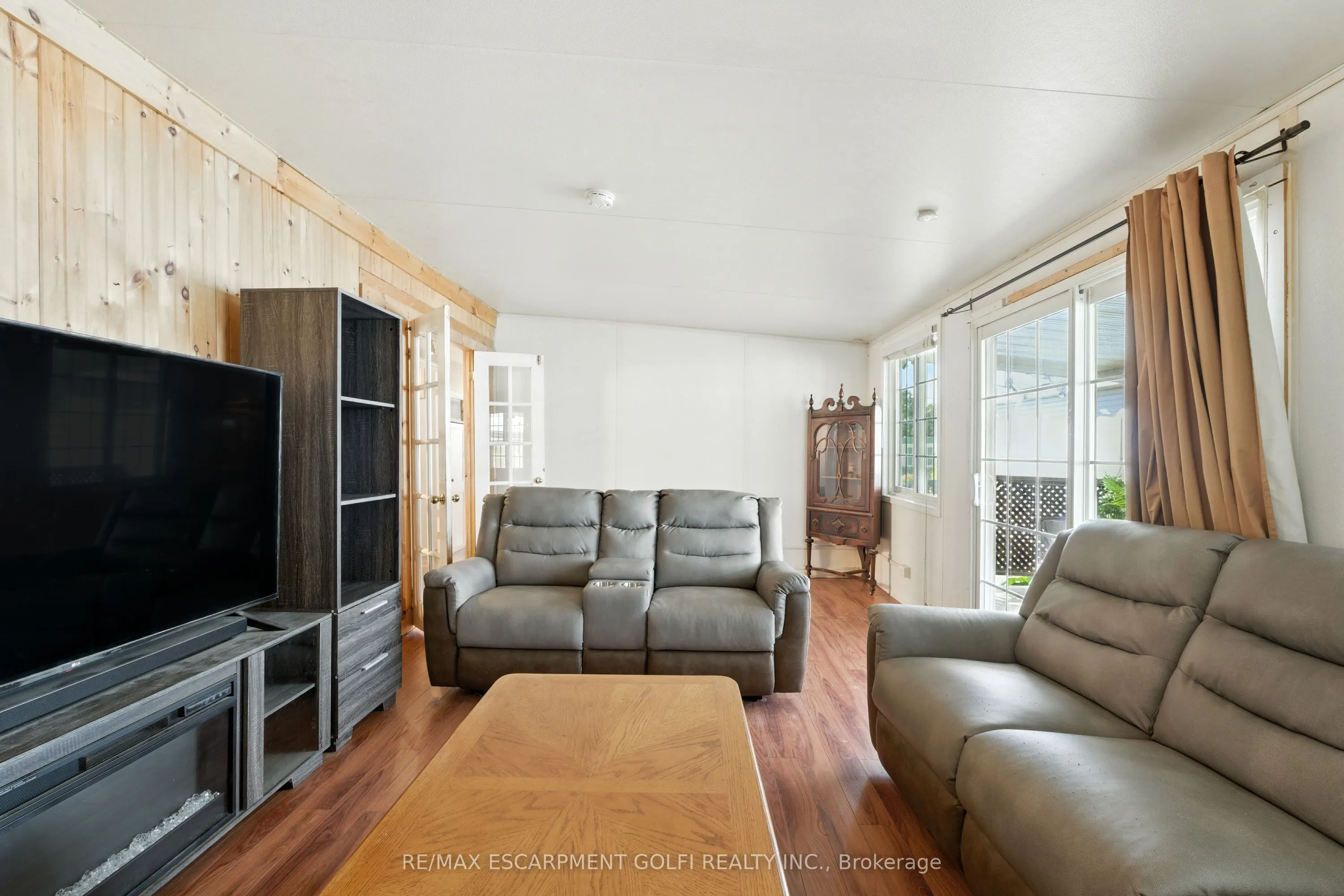 241 St. Paul Street W, #102