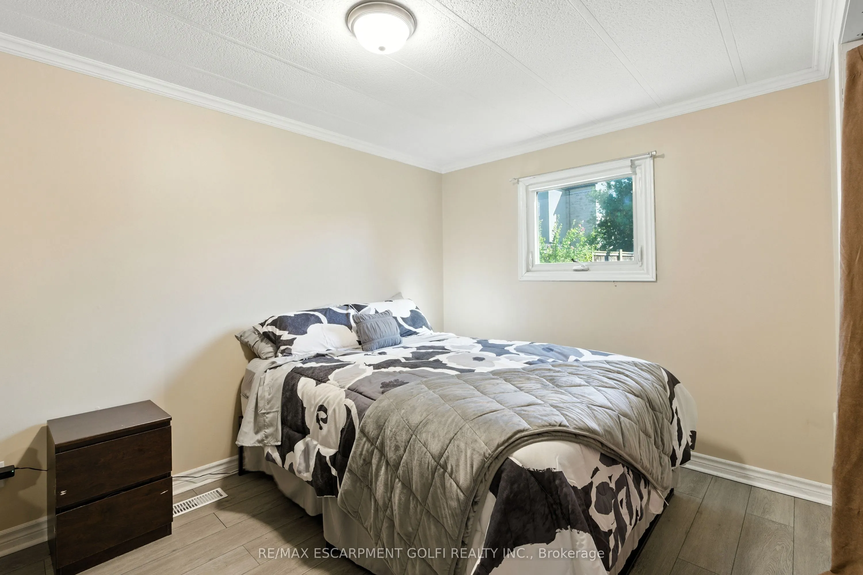 241 St. Paul Street W, #102