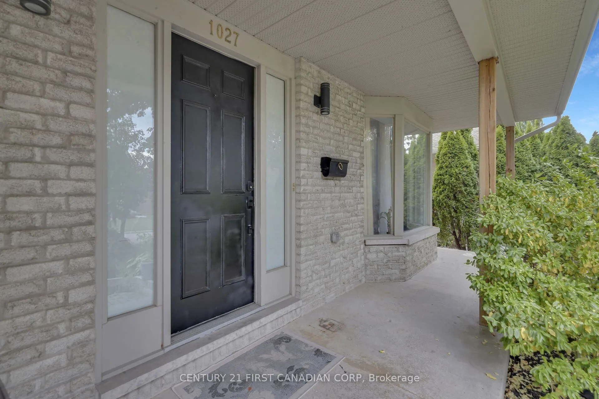 1027 Flintlock Court N