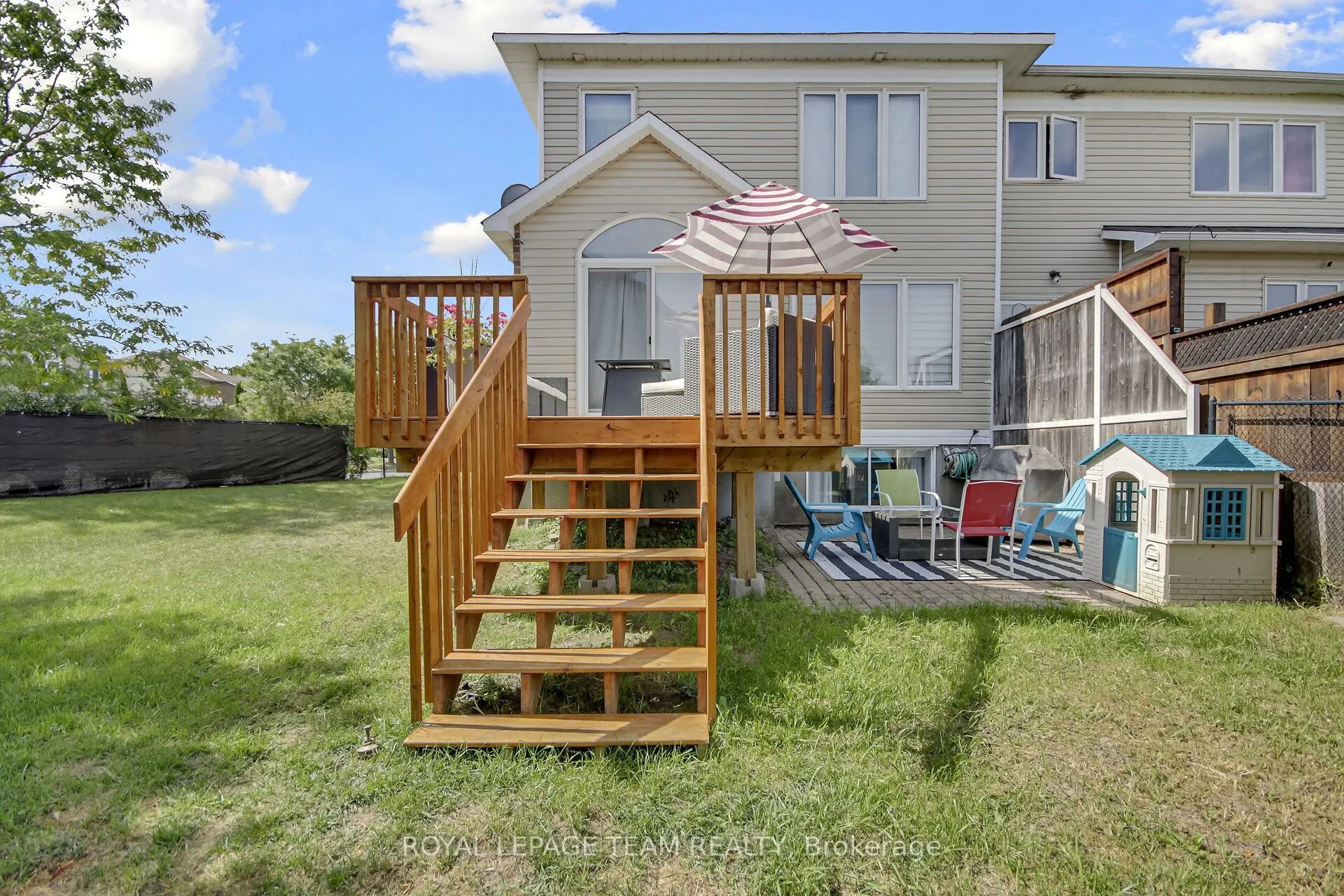 2001 Dunollie Crescent