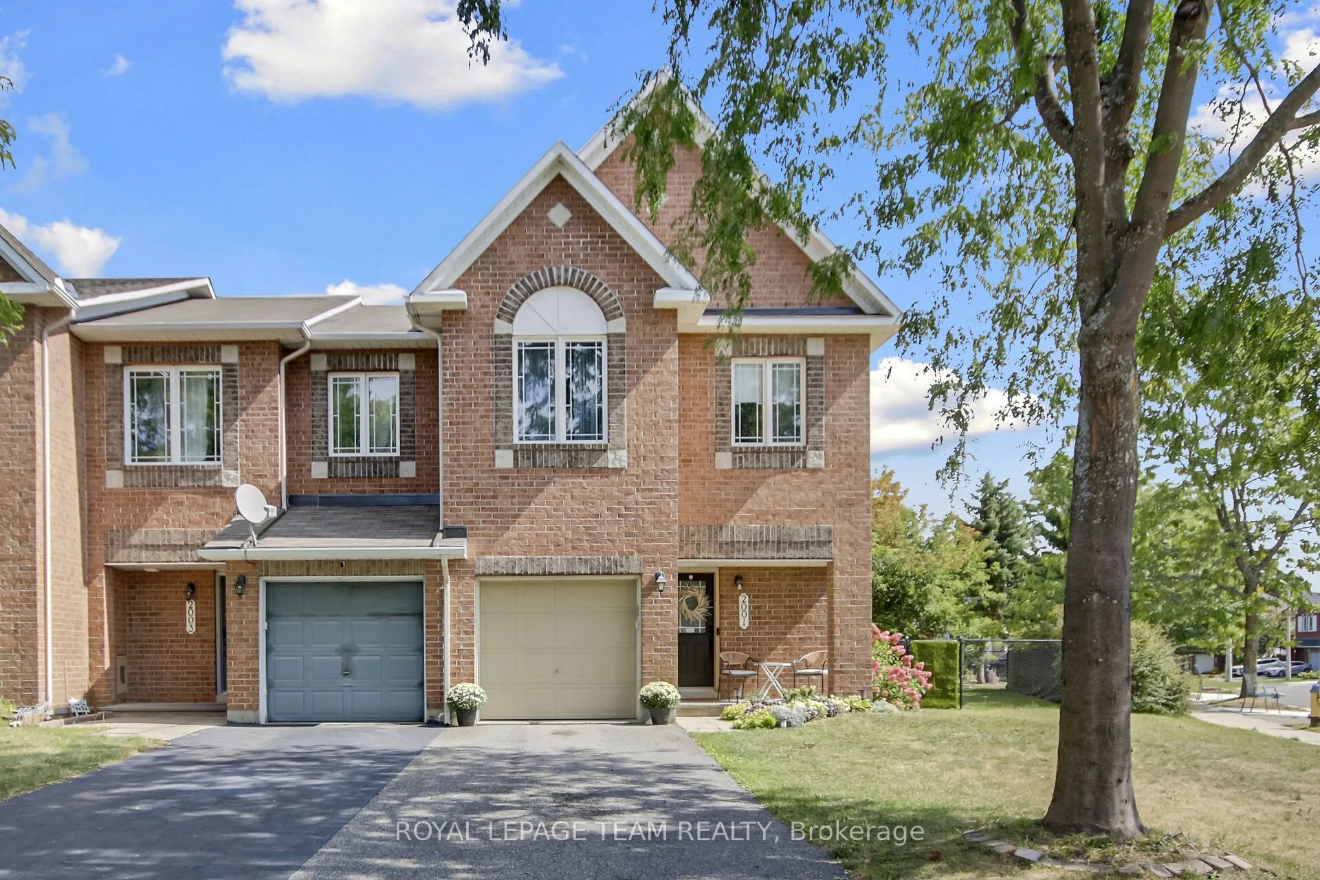 2001 Dunollie Crescent