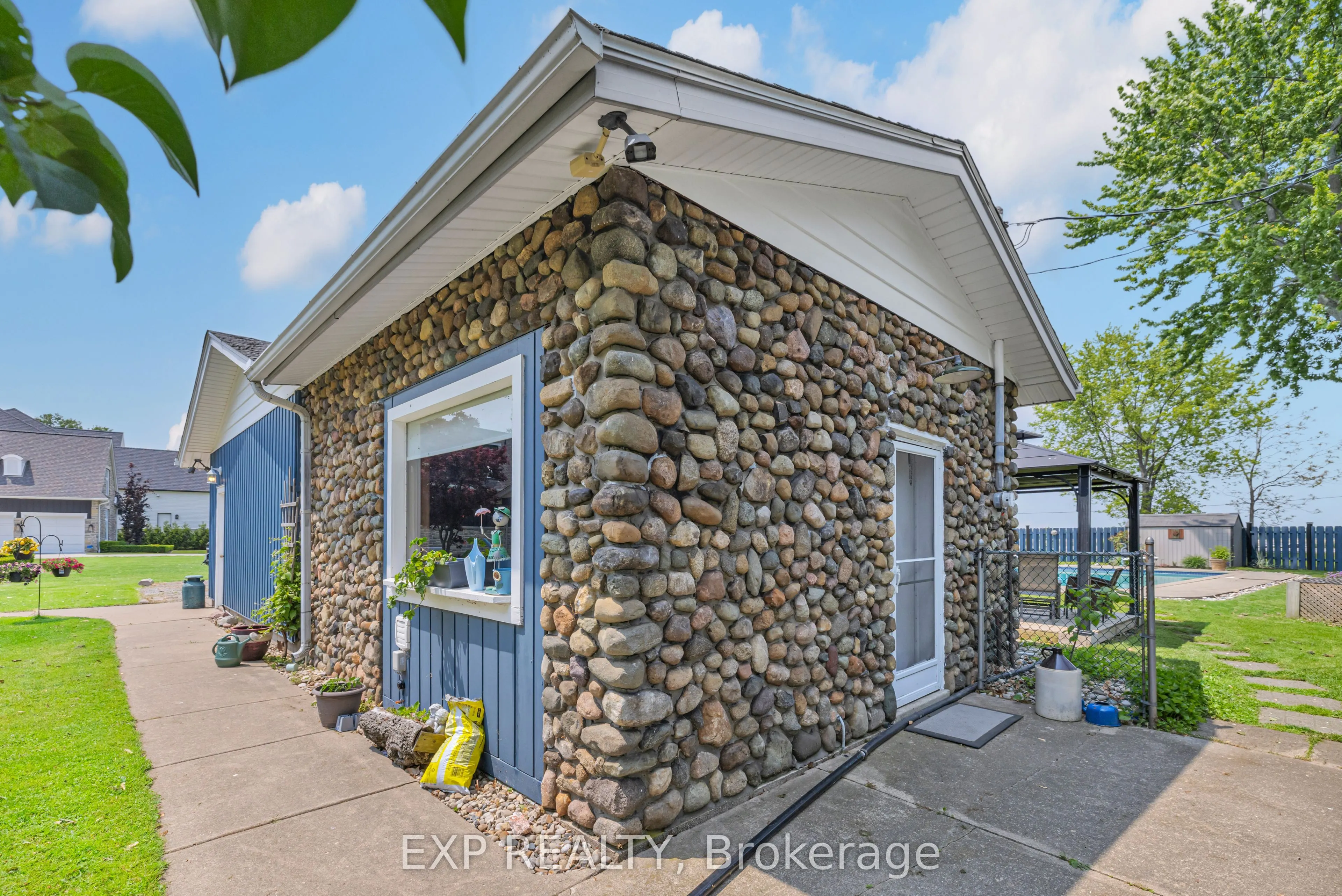 1711 Heritage Road