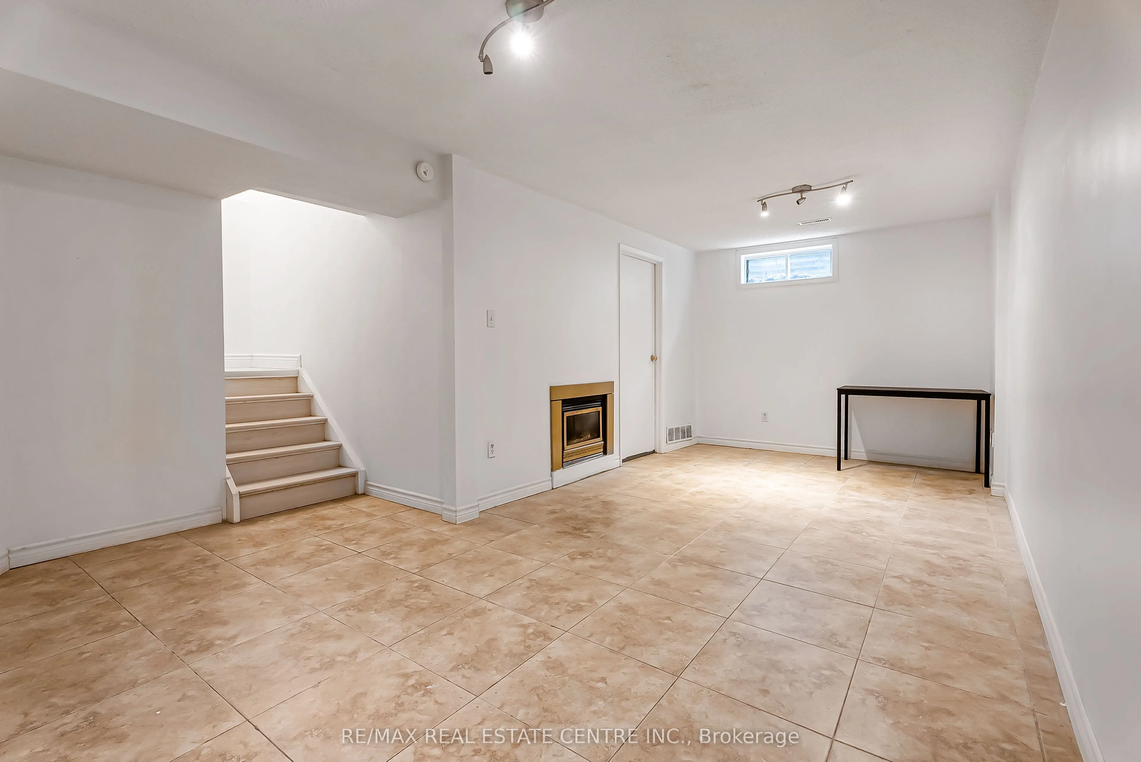 125 Sekura Crescent, #1