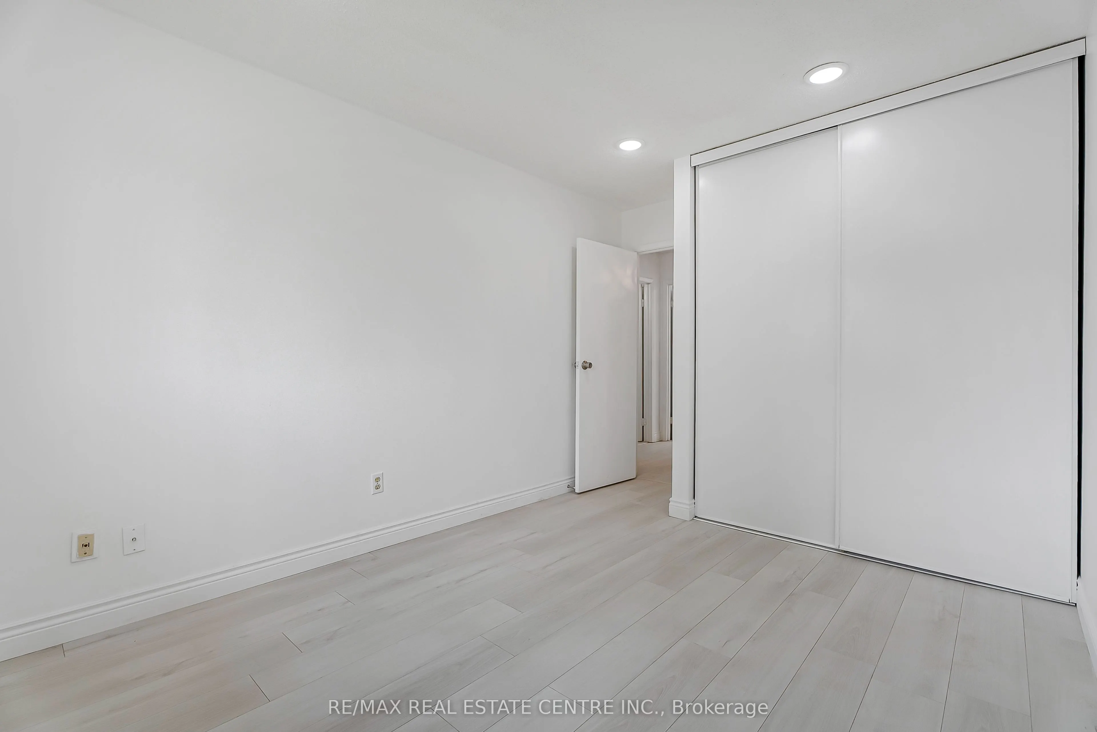 125 Sekura Crescent, #1