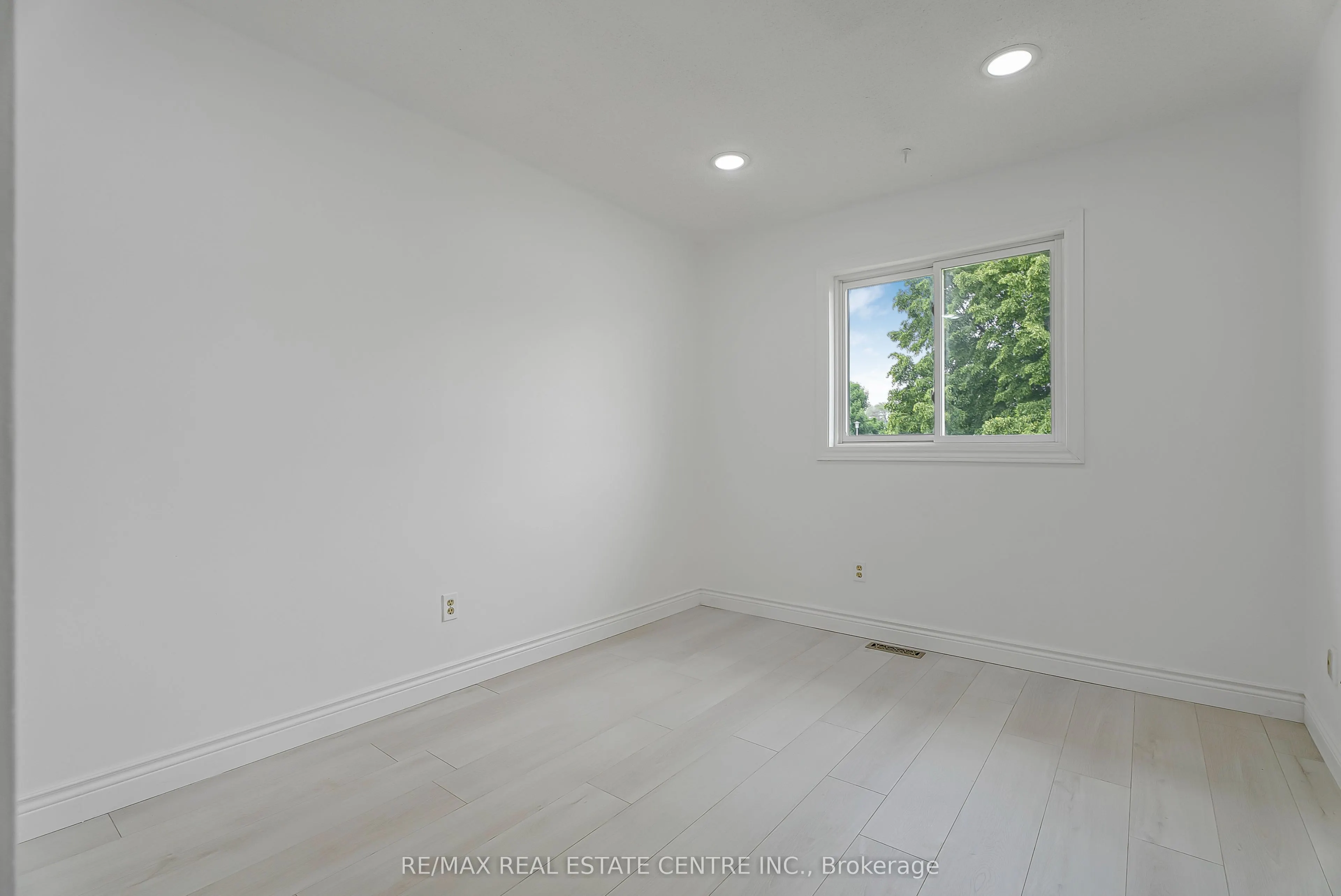 125 Sekura Crescent, #1