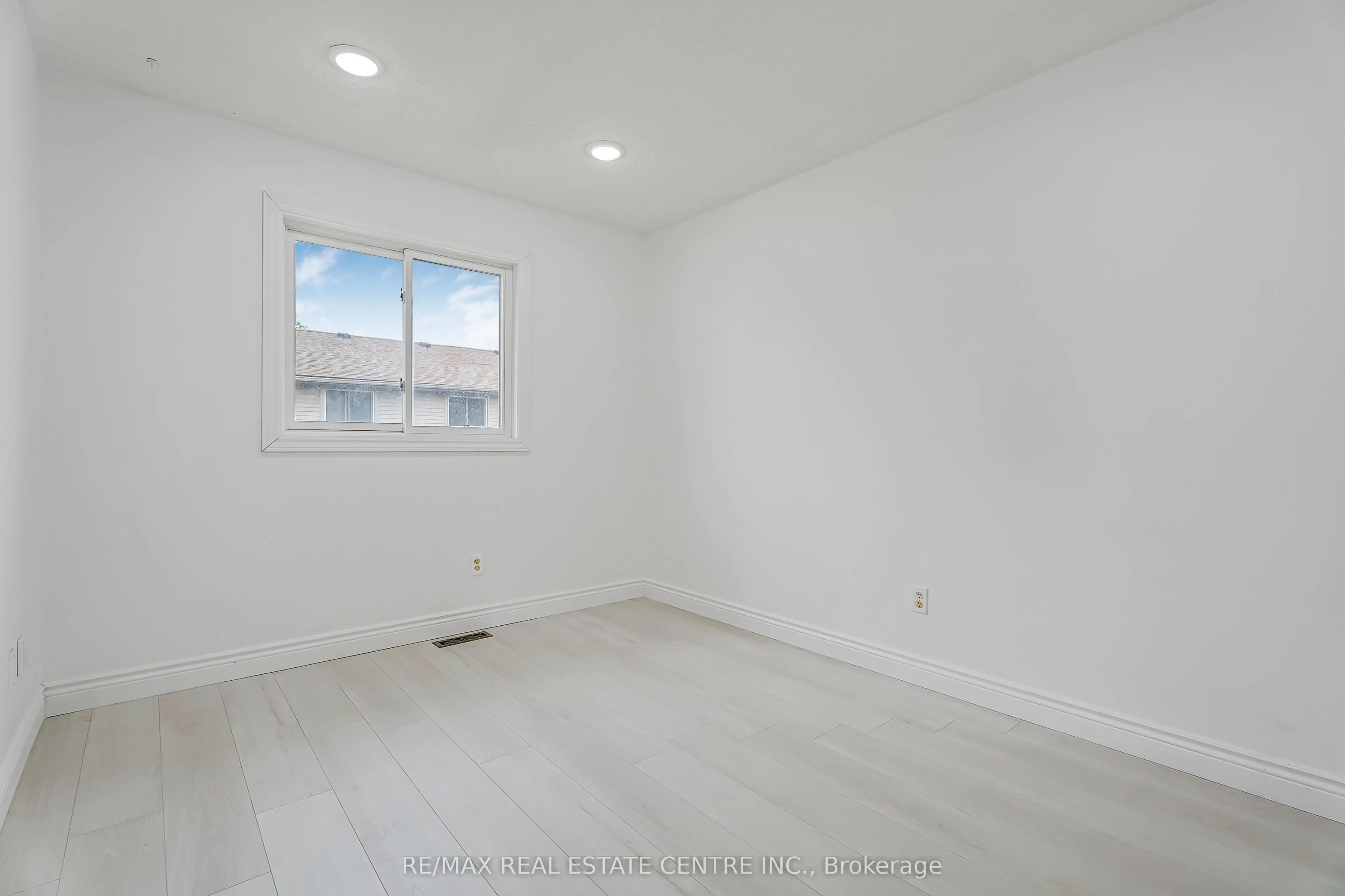 125 Sekura Crescent, #1