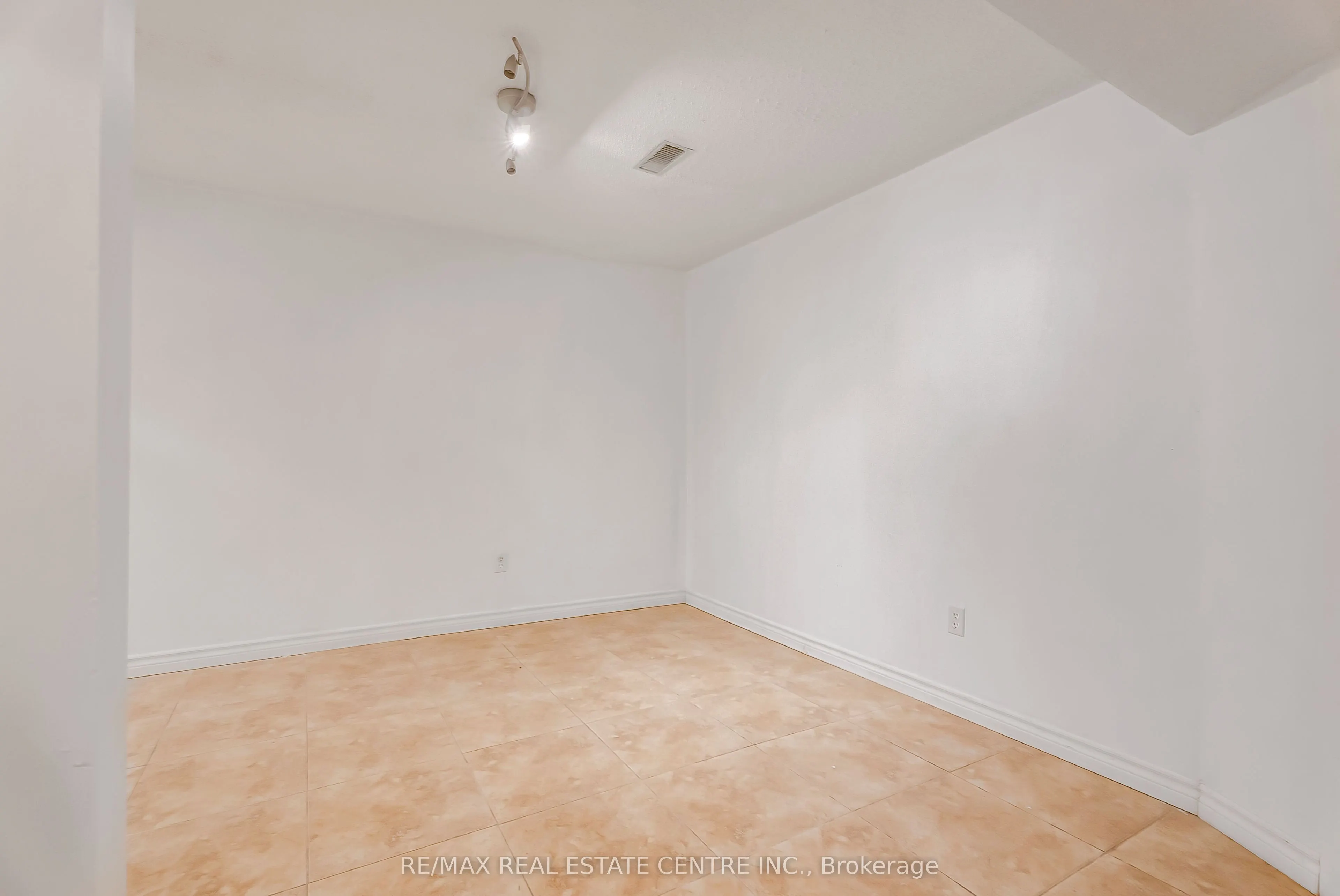 125 Sekura Crescent, #1