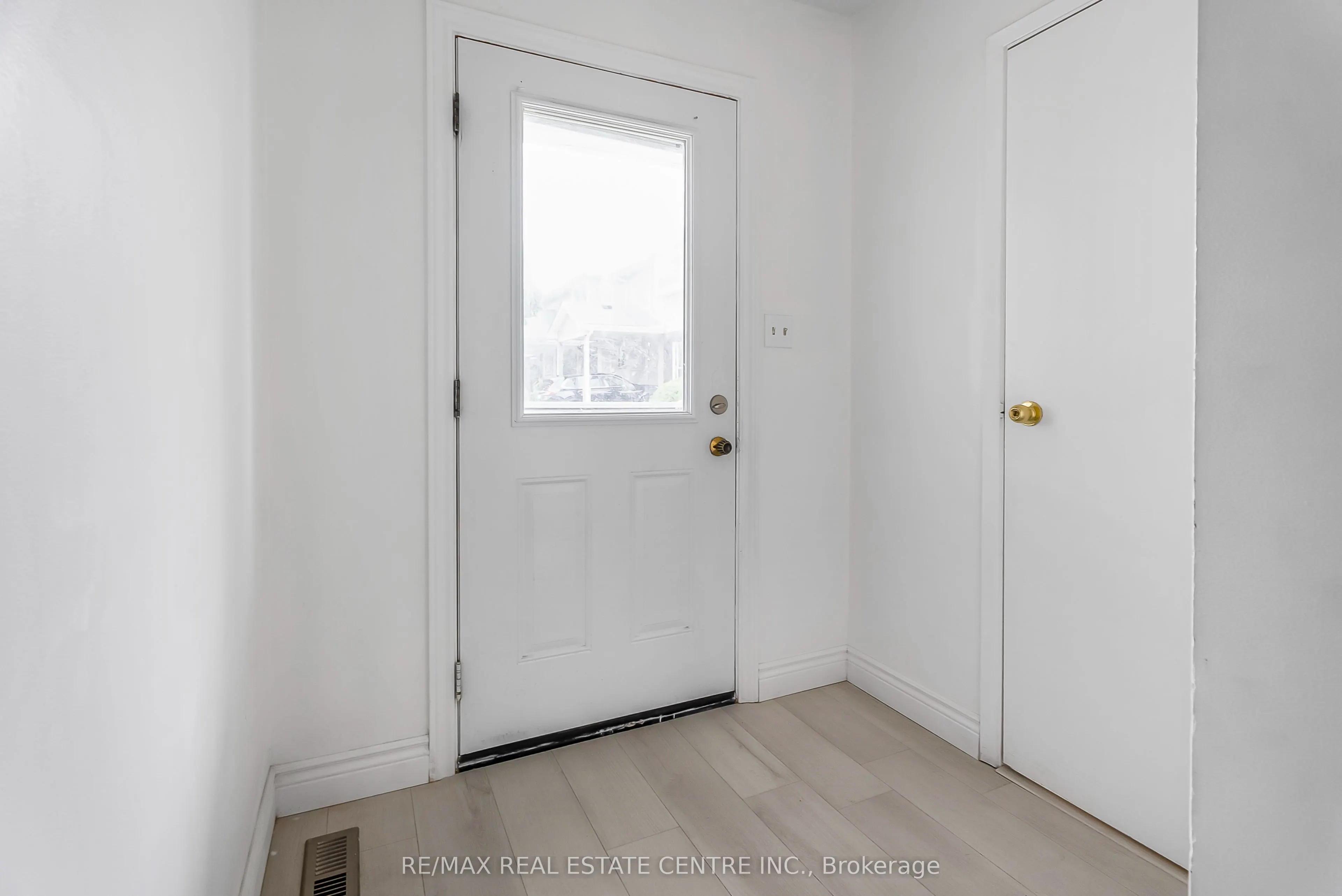 125 Sekura Crescent, #1
