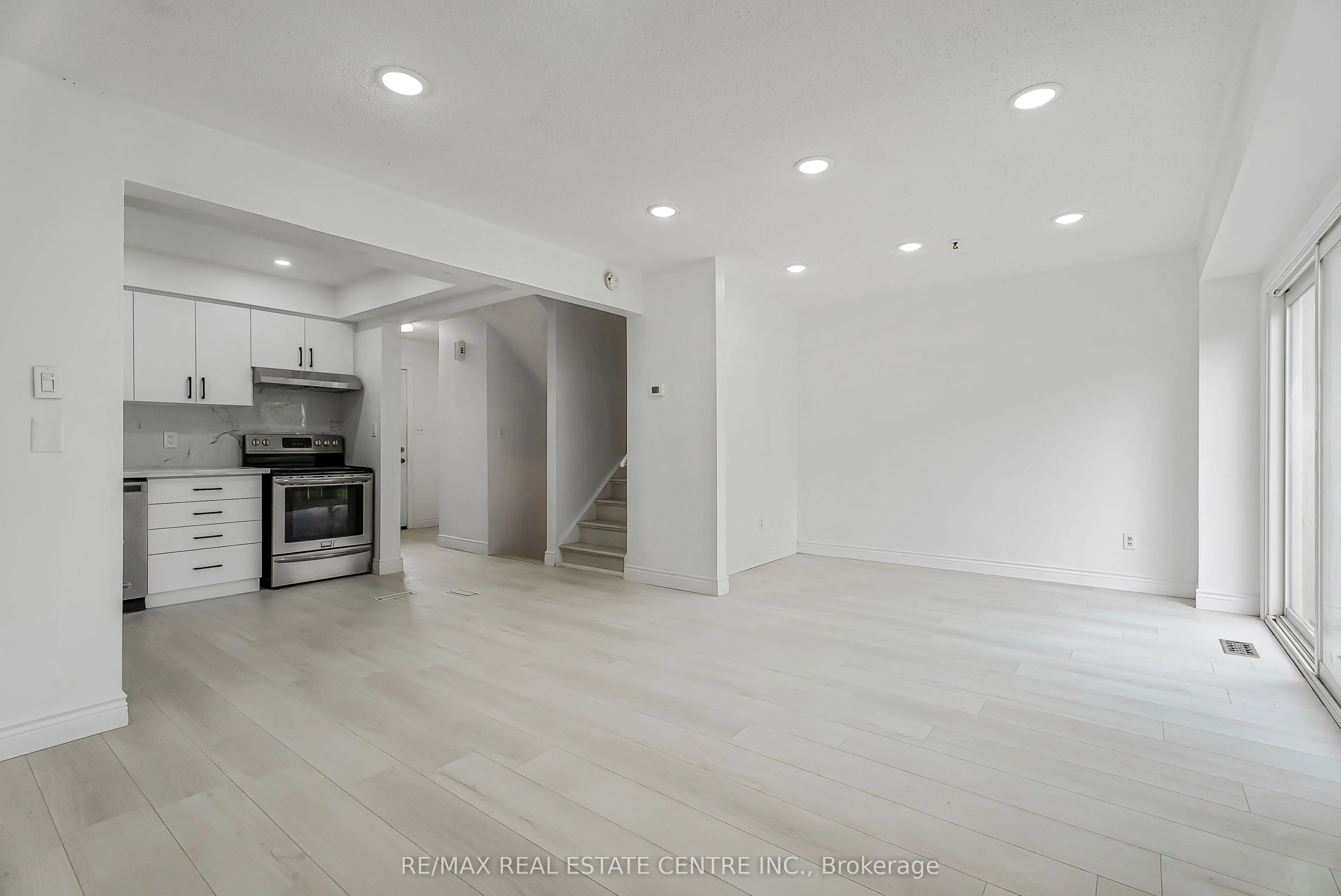125 Sekura Crescent, #1