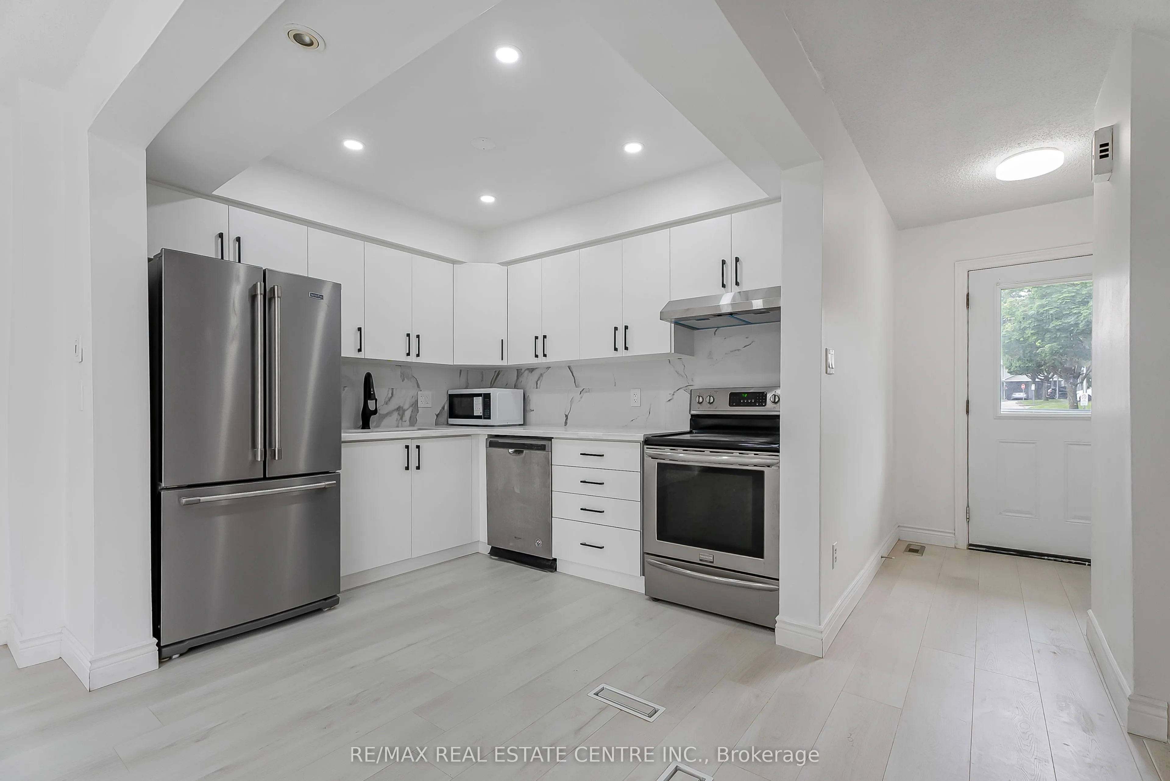 125 Sekura Crescent, #1
