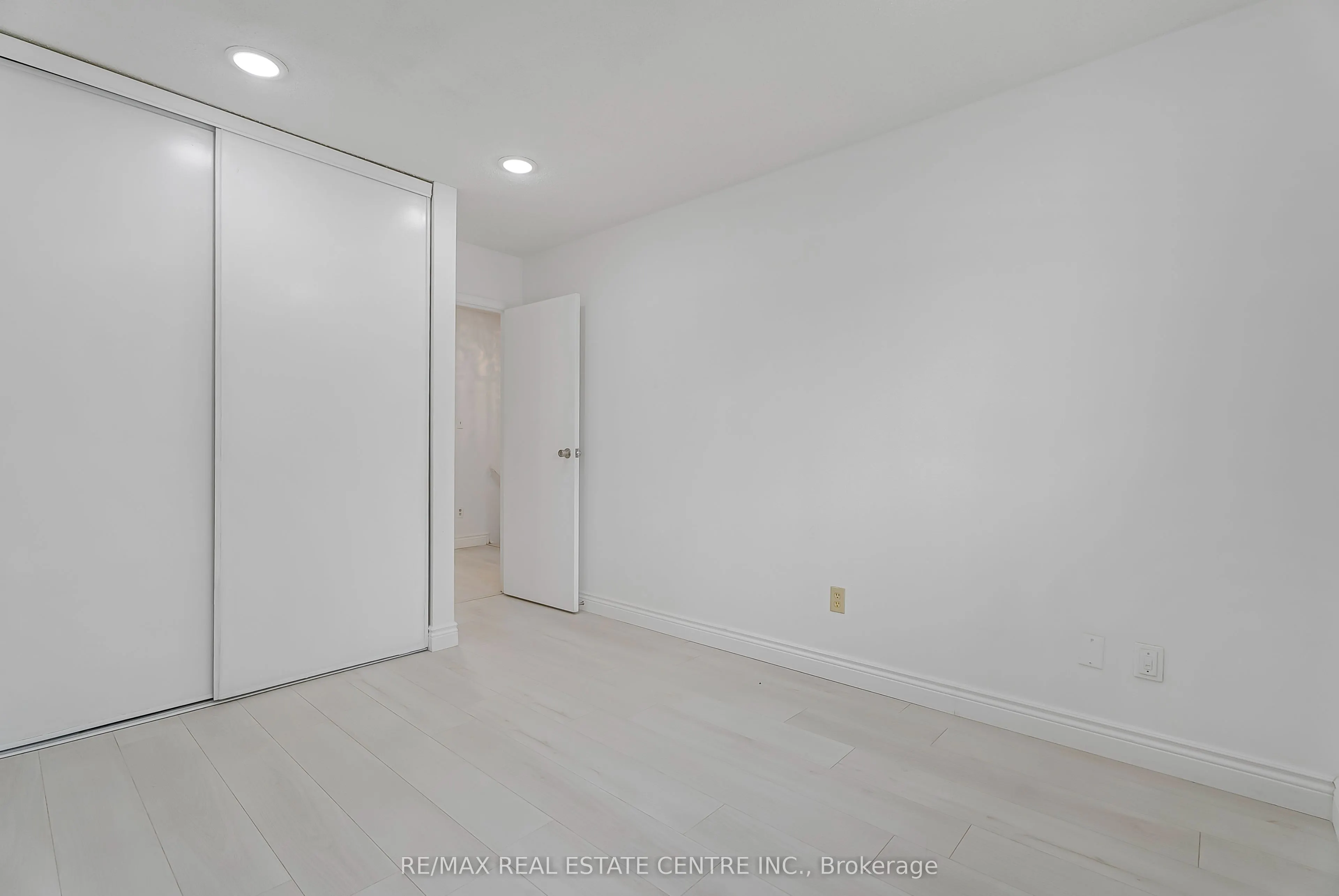 125 Sekura Crescent, #1