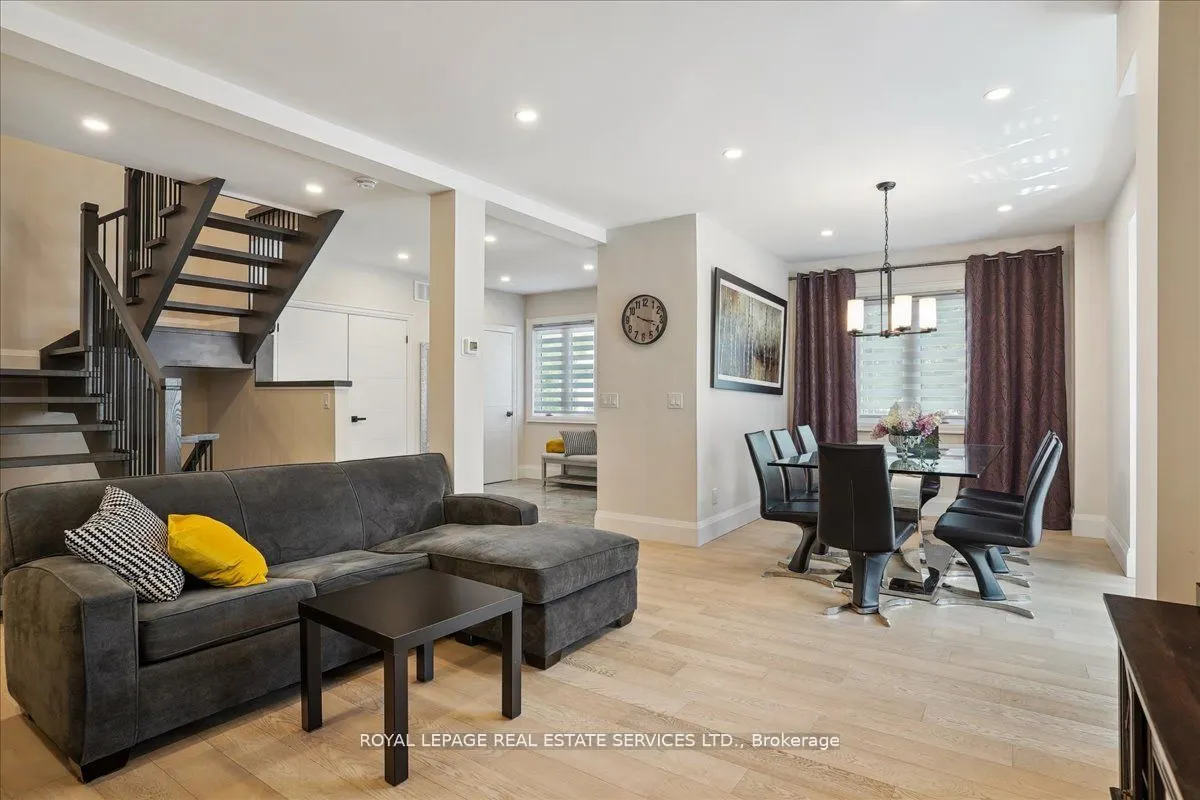 24 Peel Street N